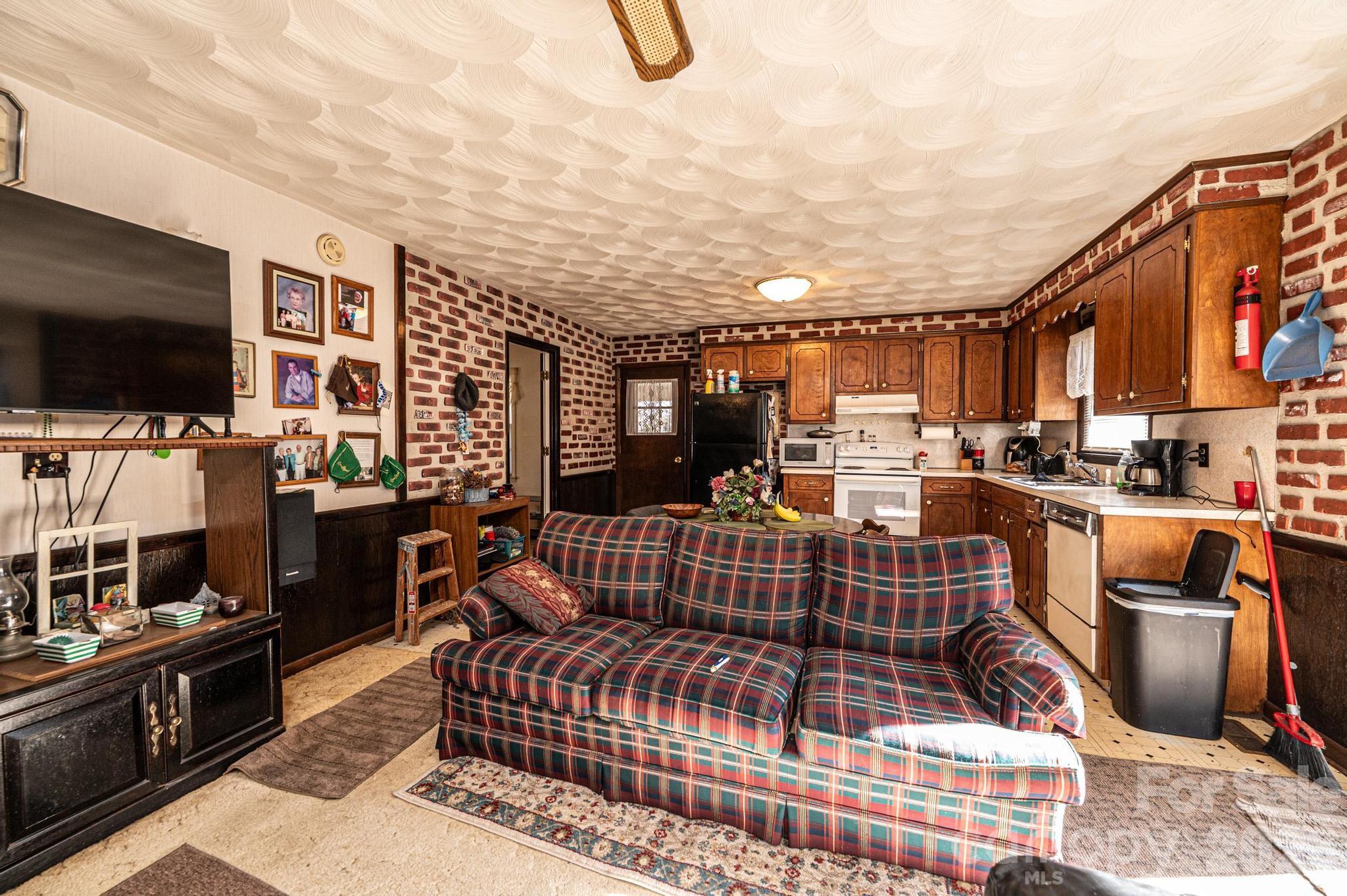 2347 Plainfield Drive — Conover