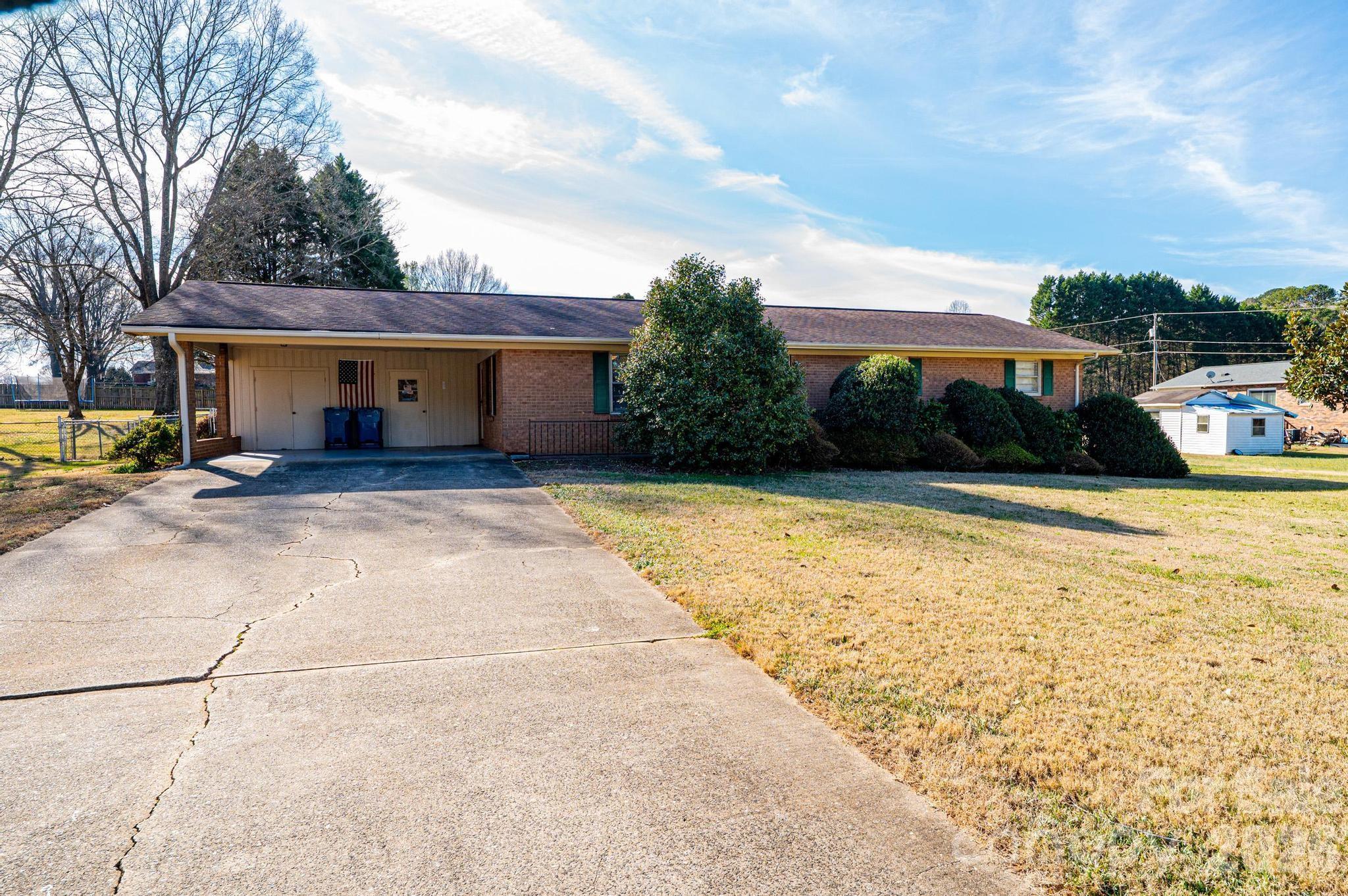 2347 Plainfield Drive — Conover