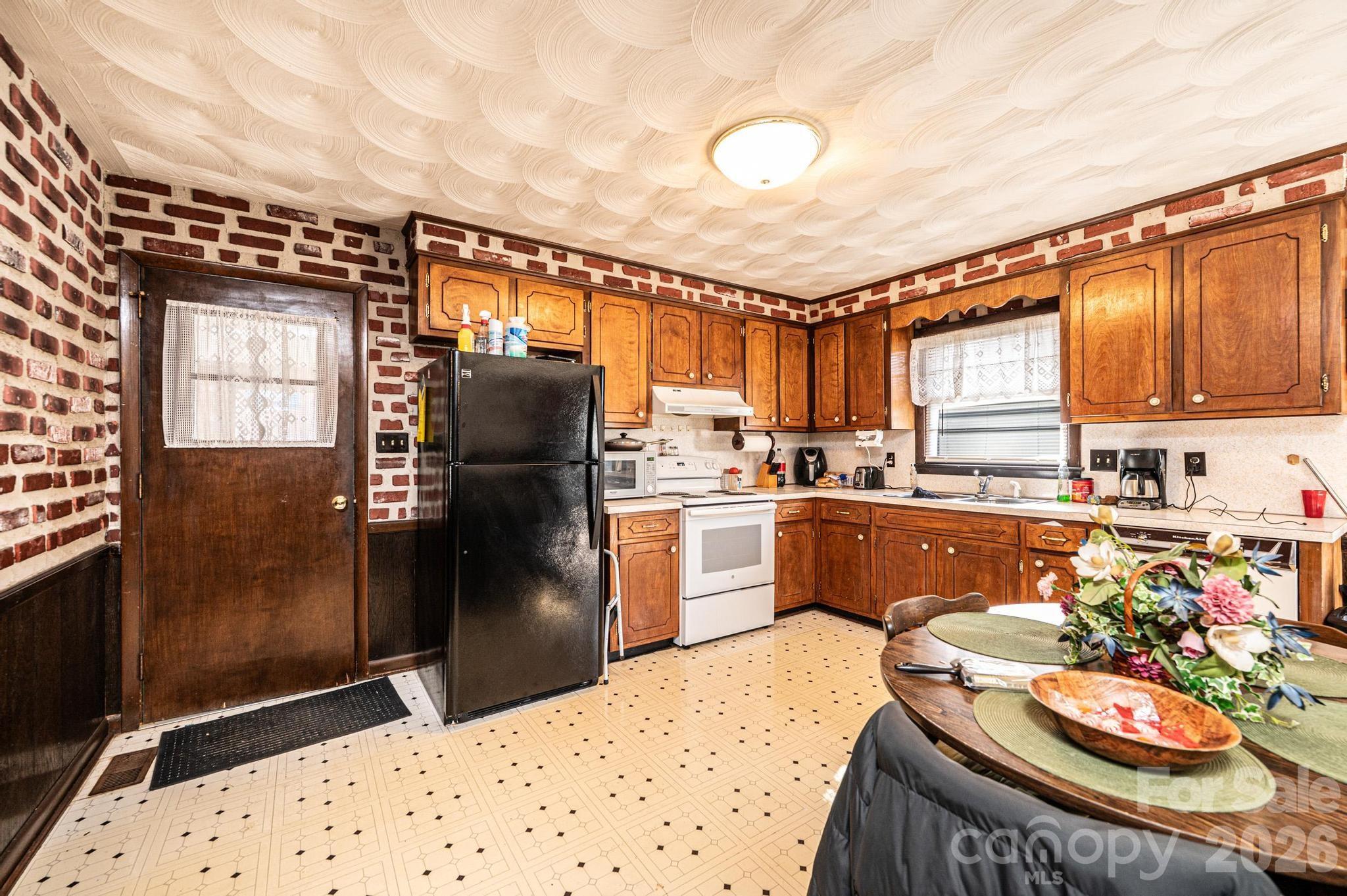 2347 Plainfield Drive — Conover