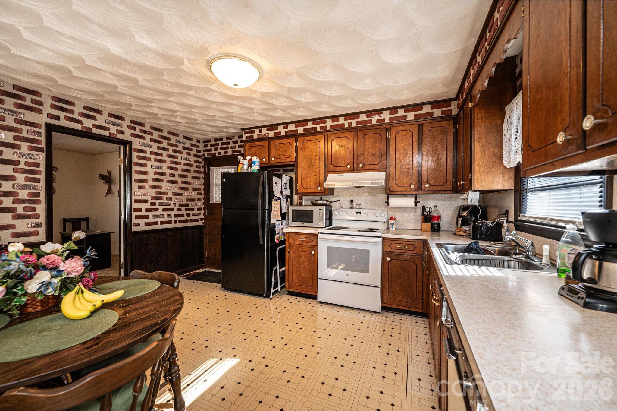 2347 Plainfield Drive — Conover