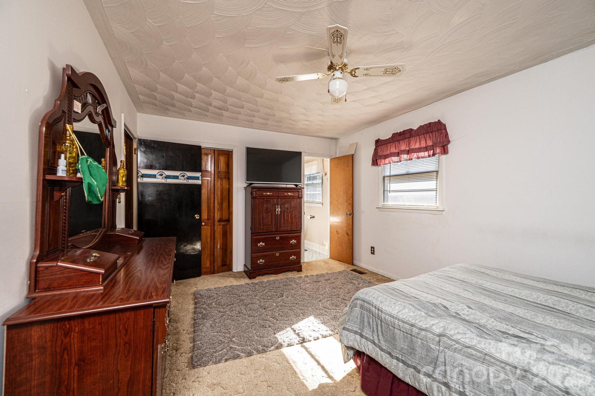2347 Plainfield Drive — Conover