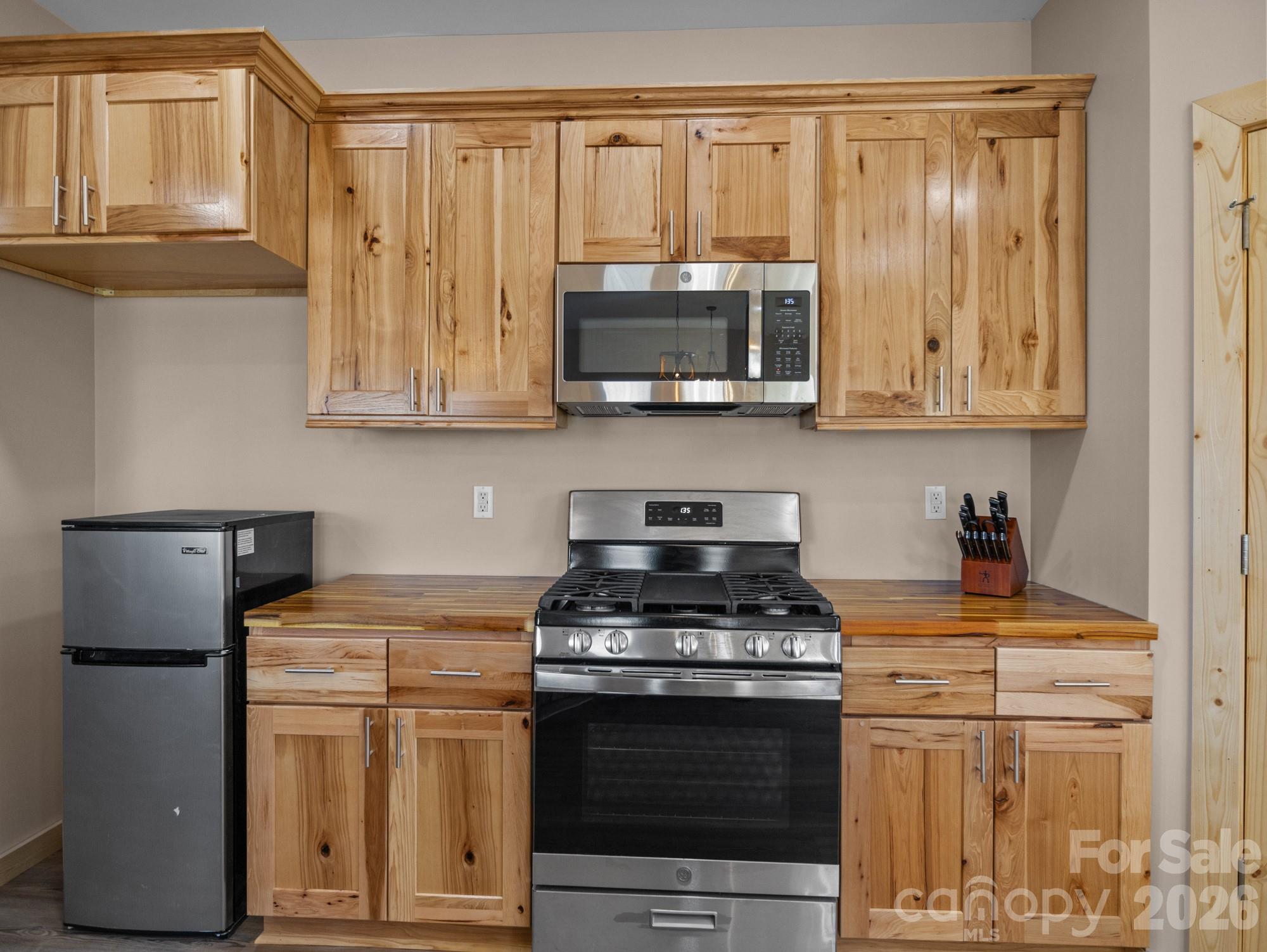 225 Aurora Lane — Tryon