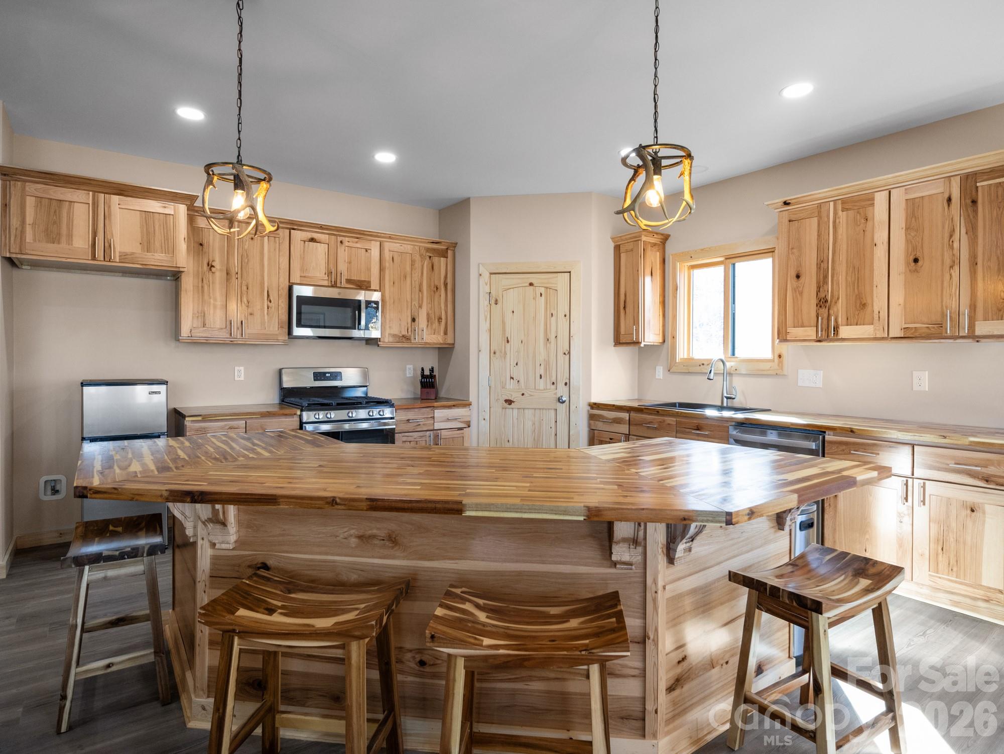 225 Aurora Lane — Tryon