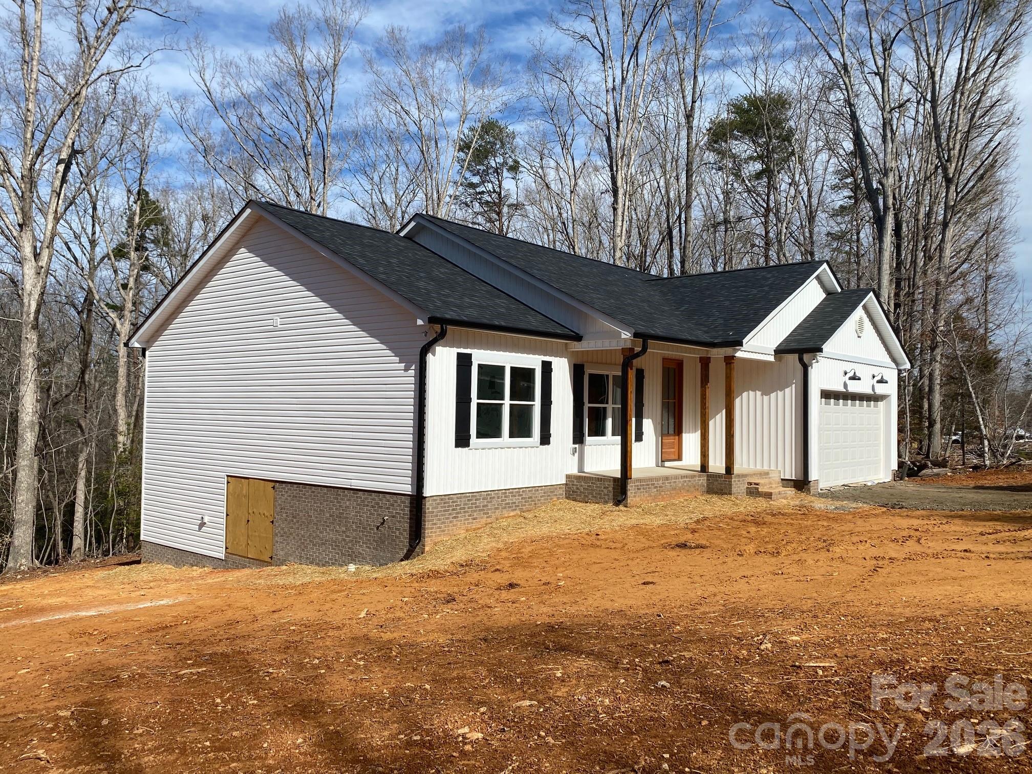 128 Hedgeline Drive — Troy