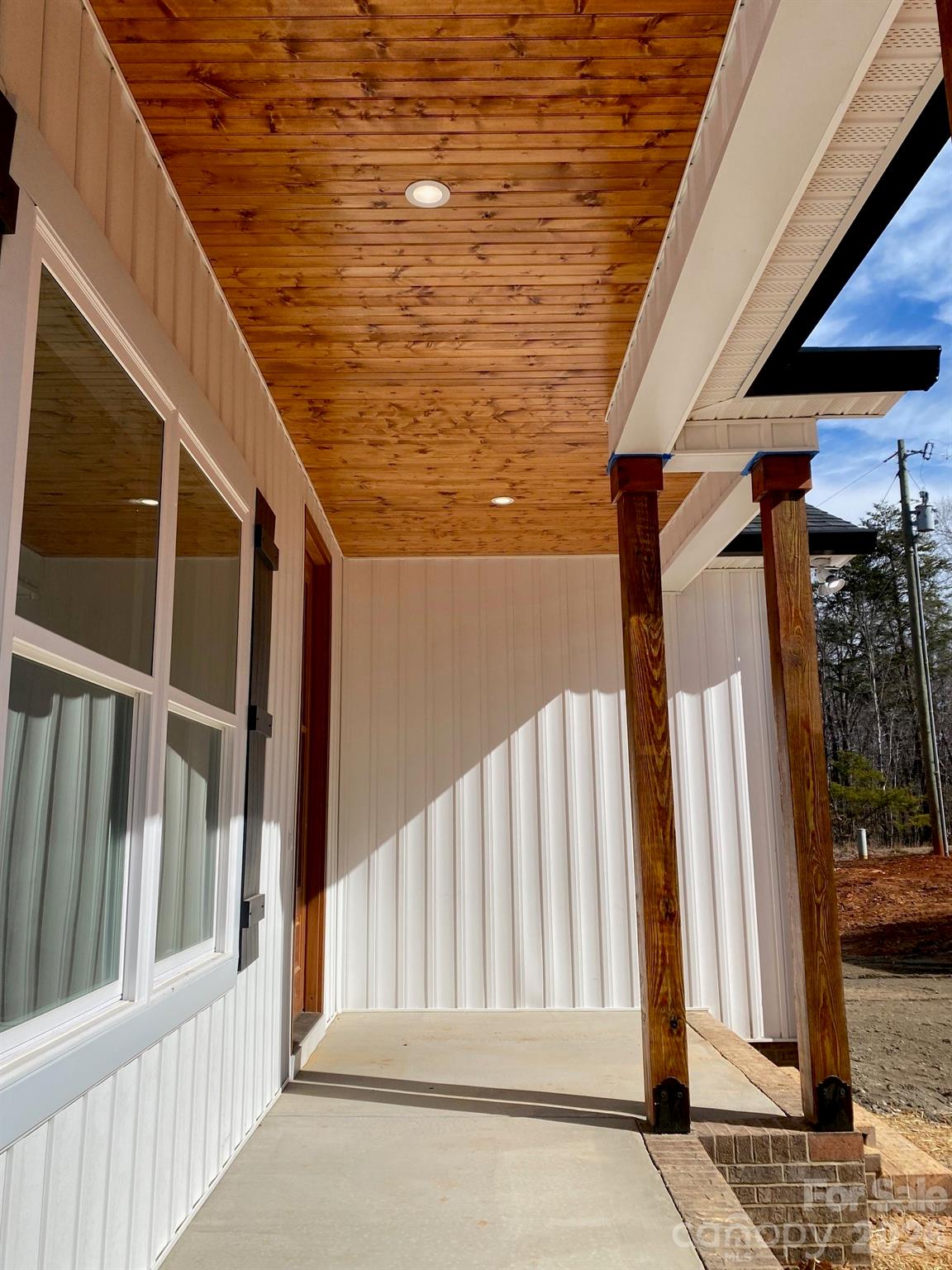 128 Hedgeline Drive — Troy
