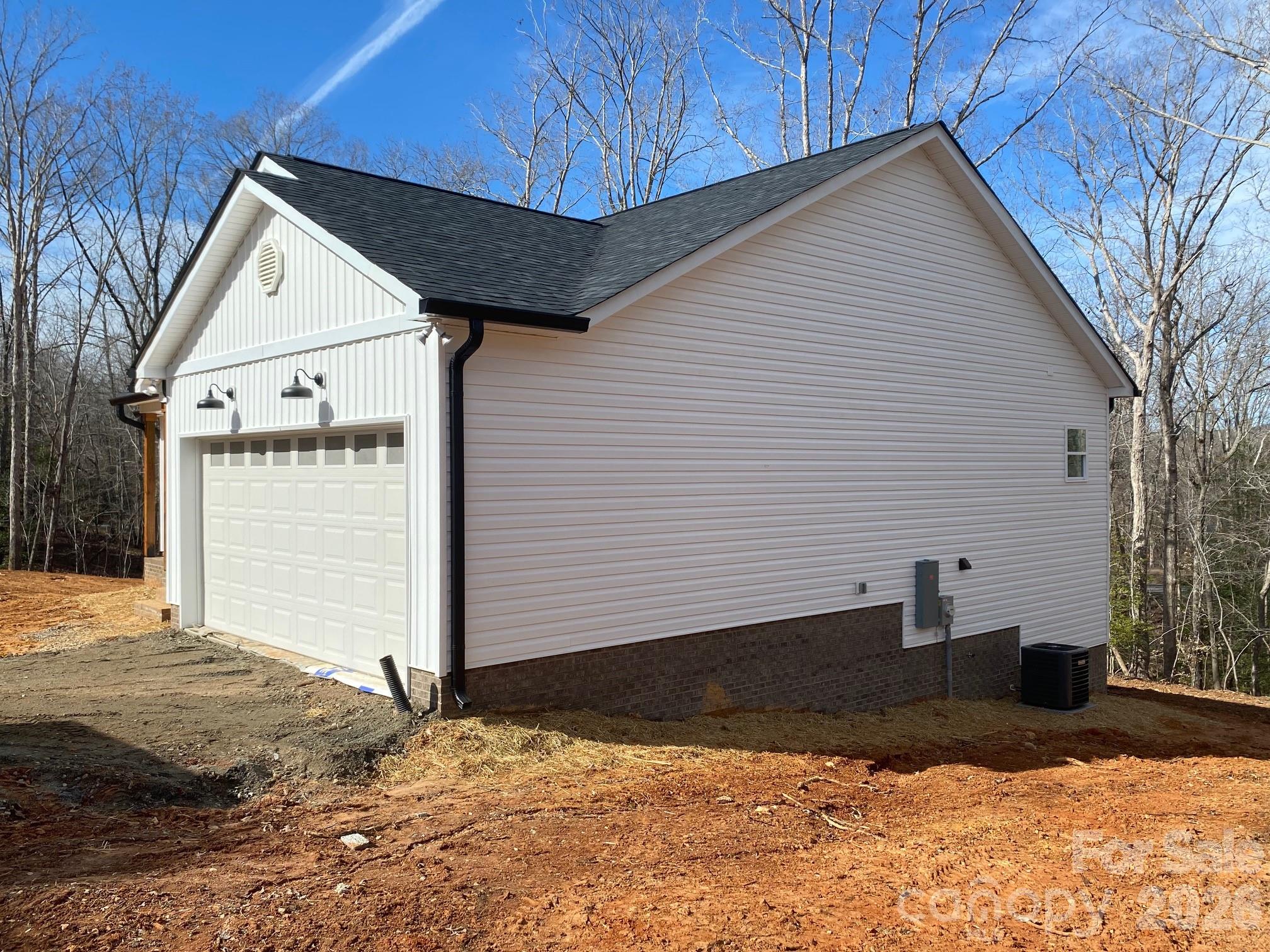 128 Hedgeline Drive — Troy