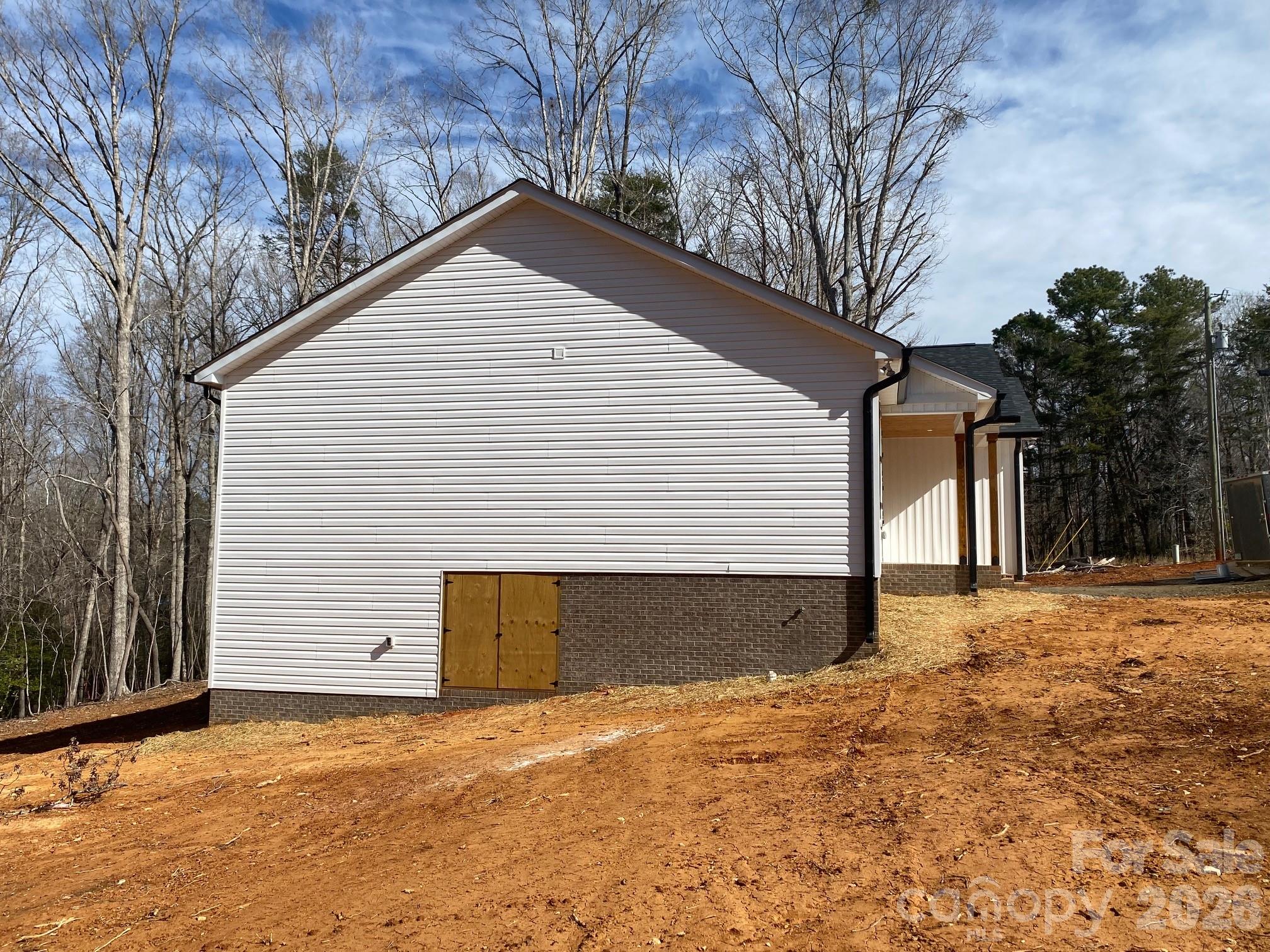 128 Hedgeline Drive — Troy