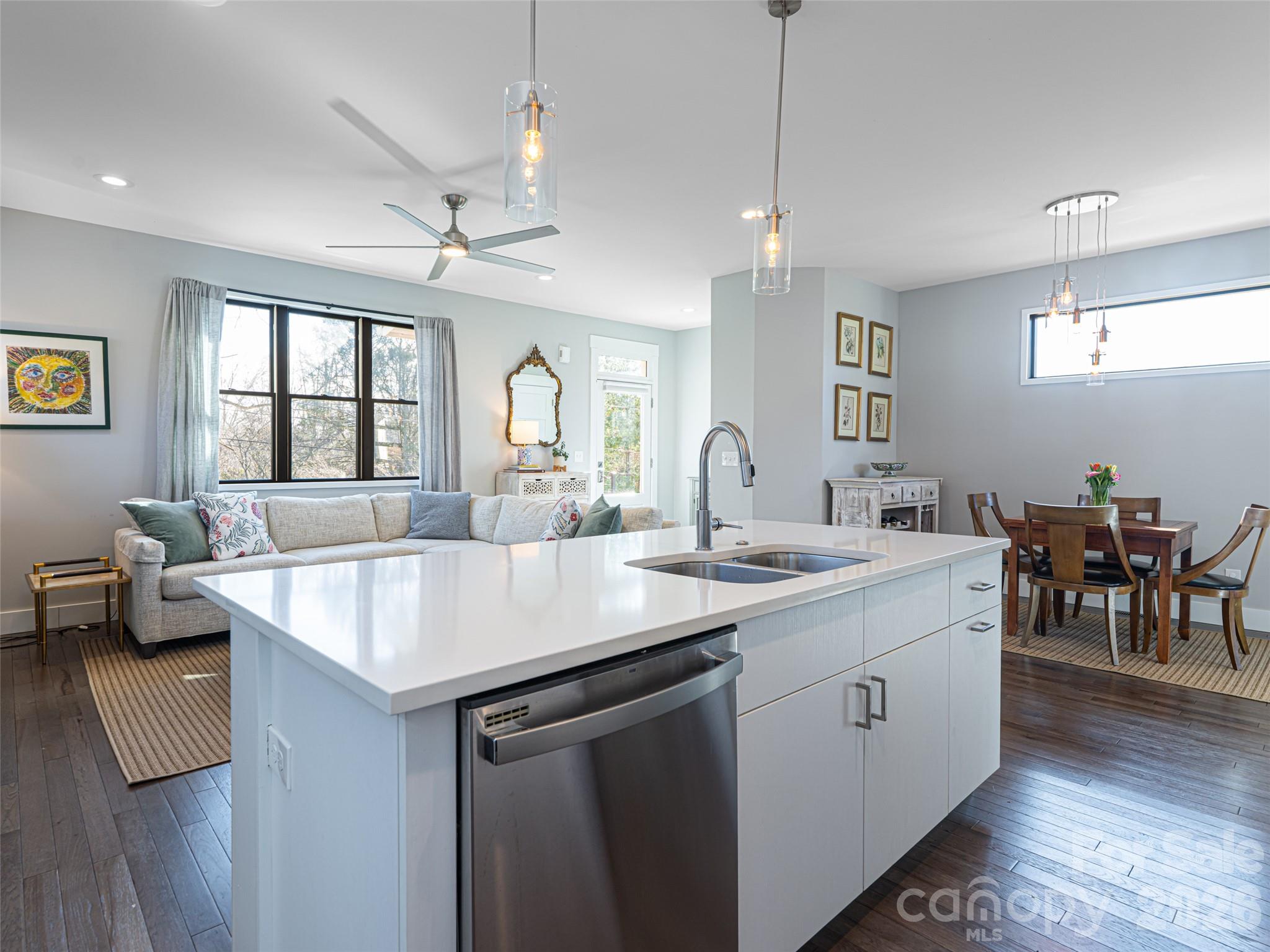 89 Vance Crescent Extension — Asheville