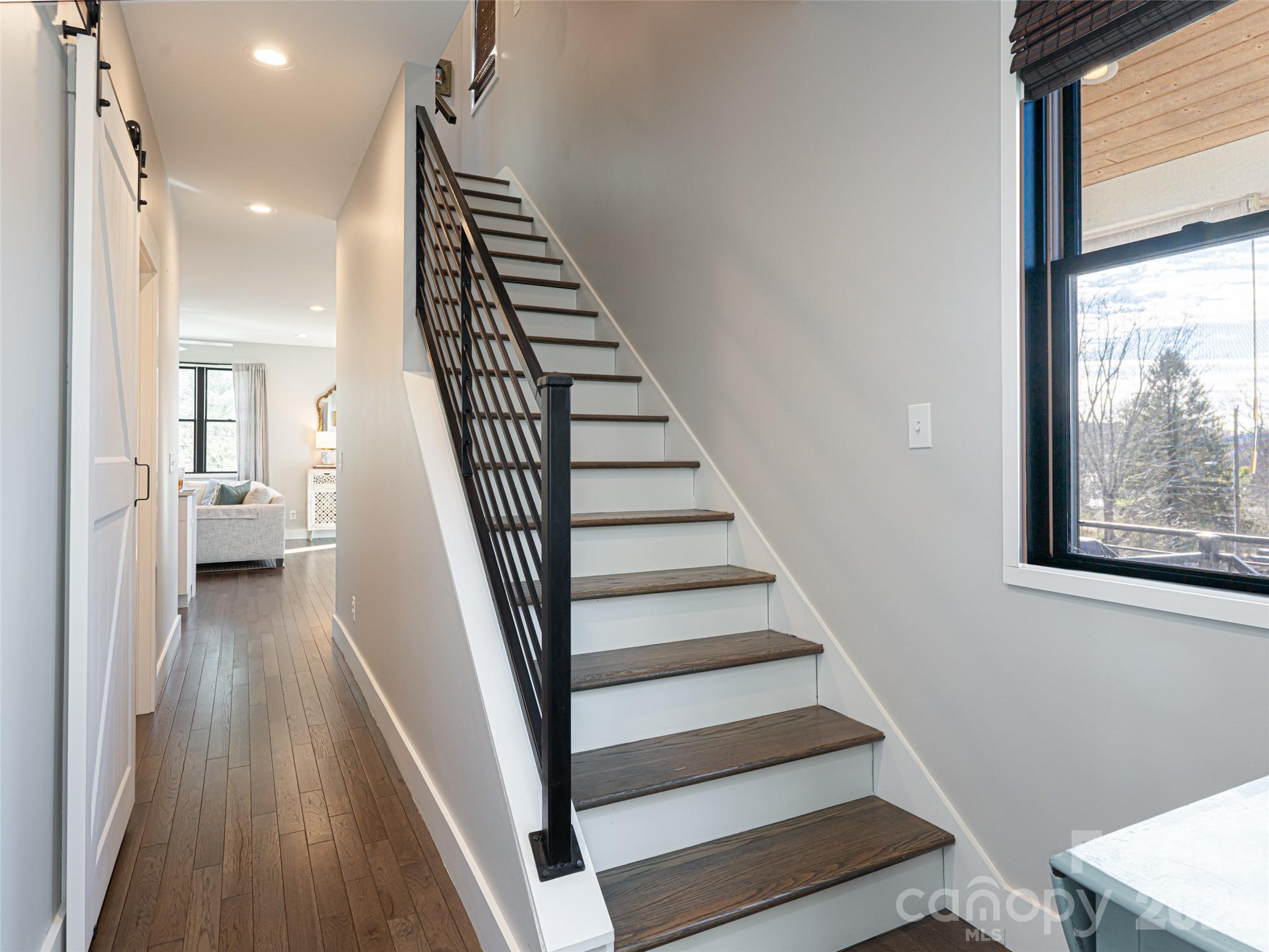 89 Vance Crescent Extension — Asheville