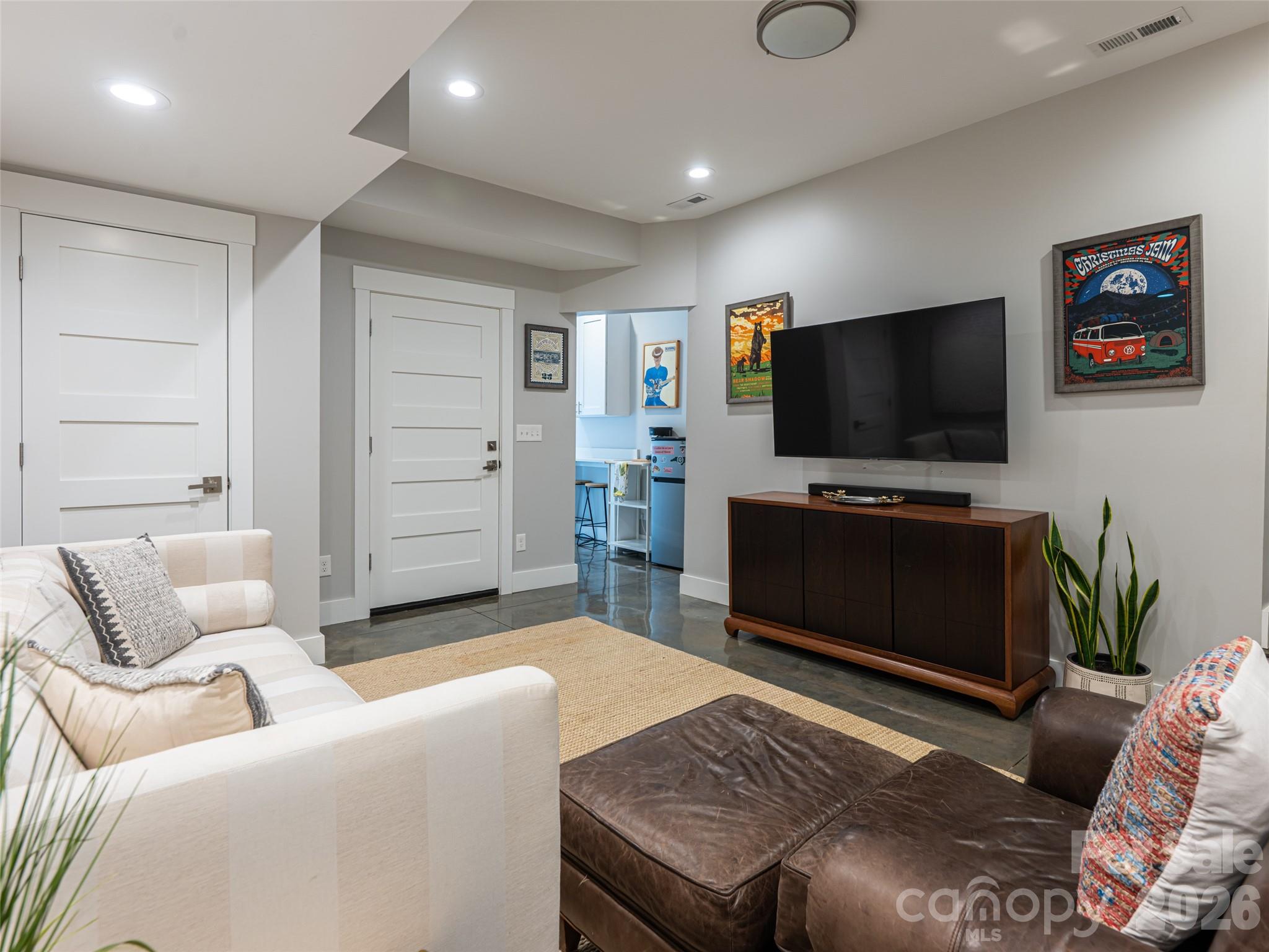 89 Vance Crescent Extension — Asheville