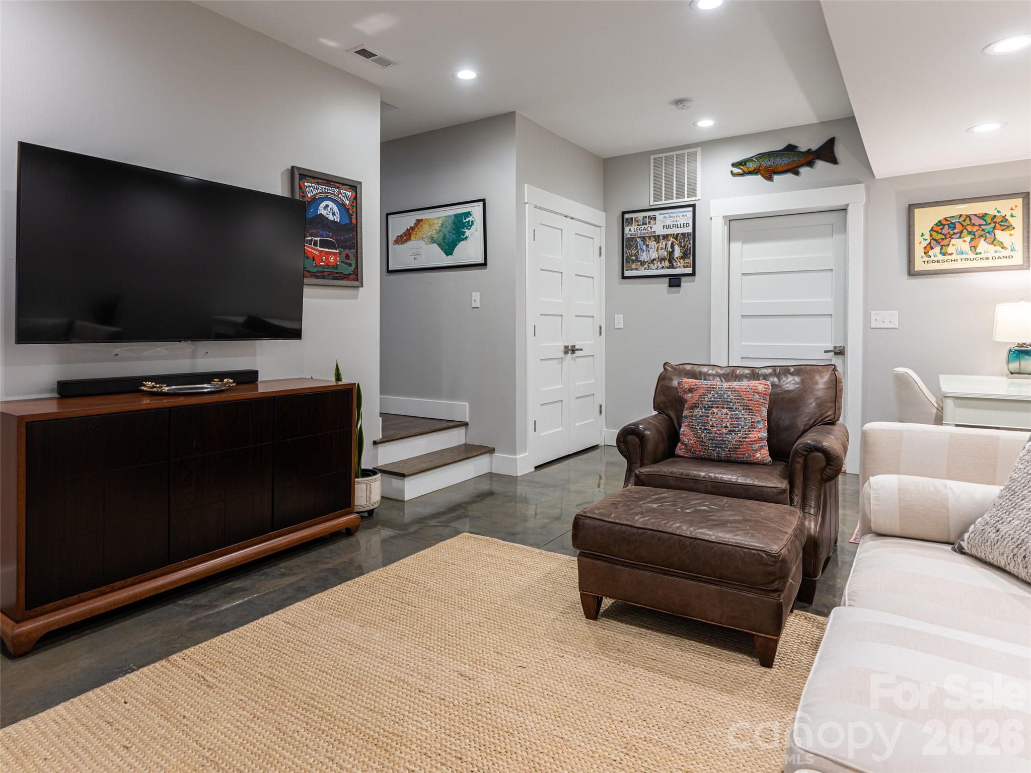 89 Vance Crescent Extension — Asheville
