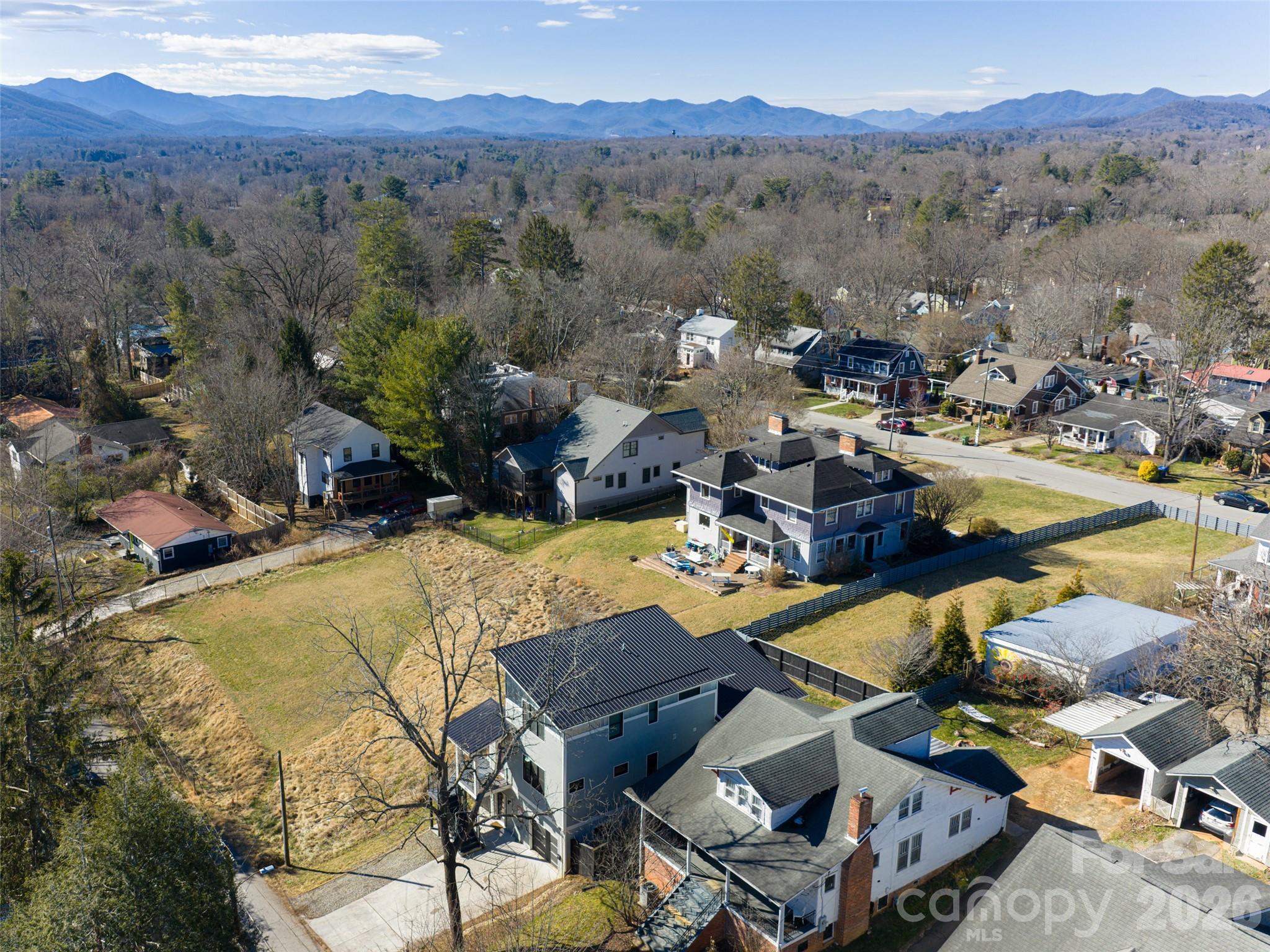 89 Vance Crescent Extension — Asheville