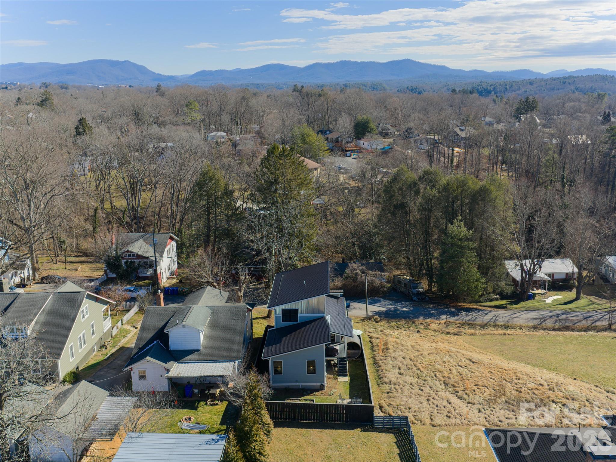89 Vance Crescent Extension — Asheville