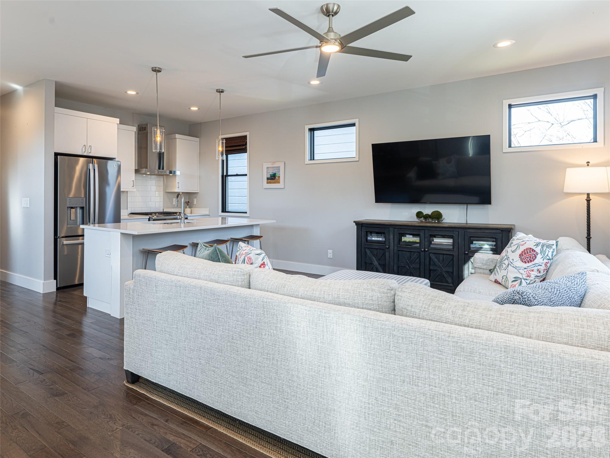 89 Vance Crescent Extension — Asheville