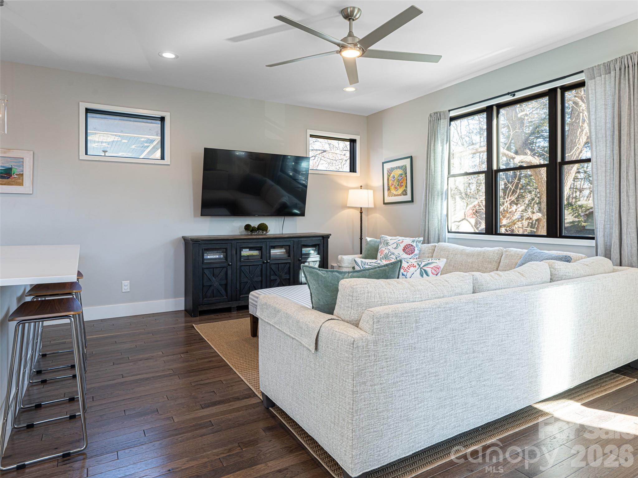89 Vance Crescent Extension — Asheville
