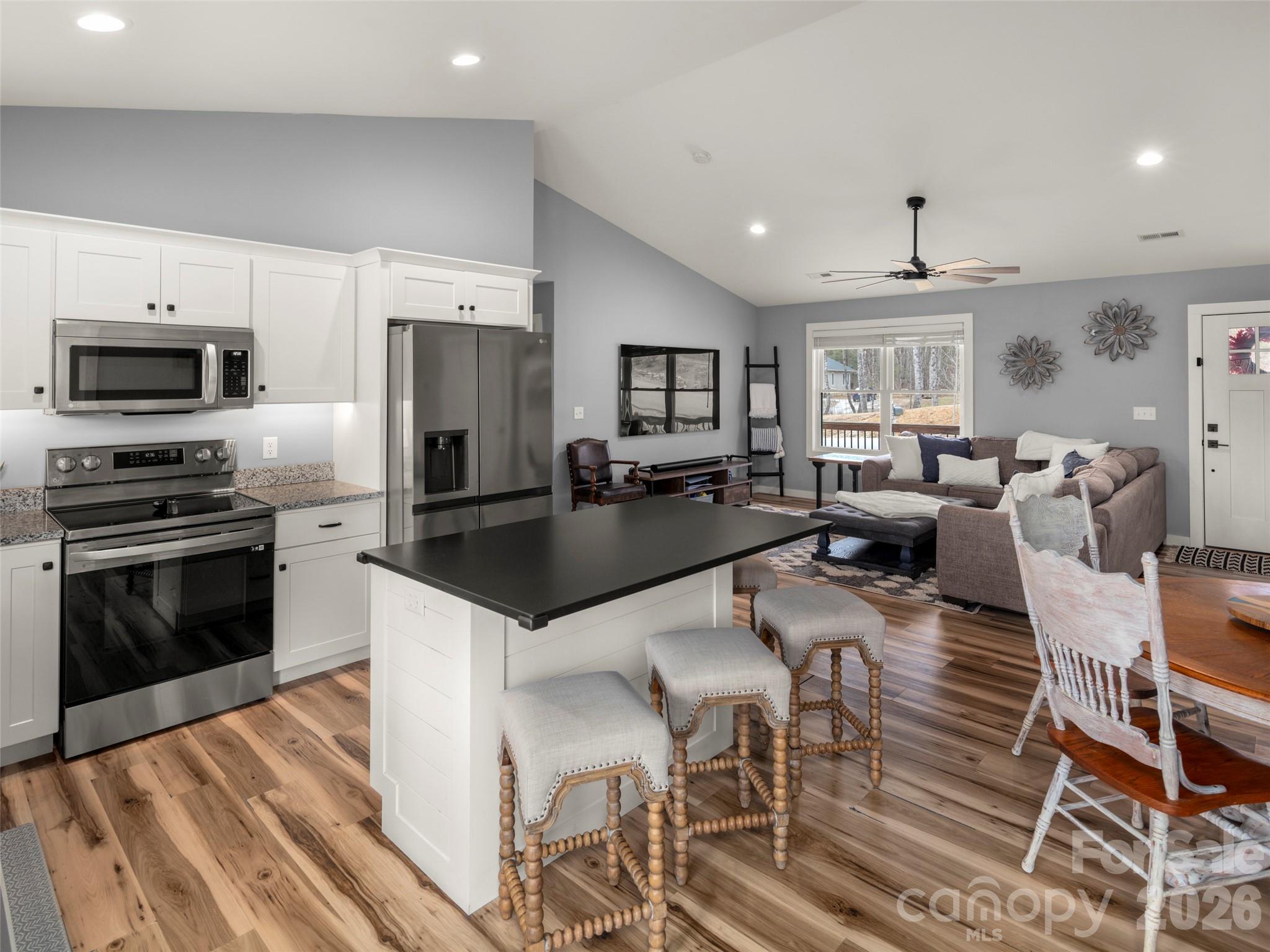 127 Walt Drive — Hendersonville