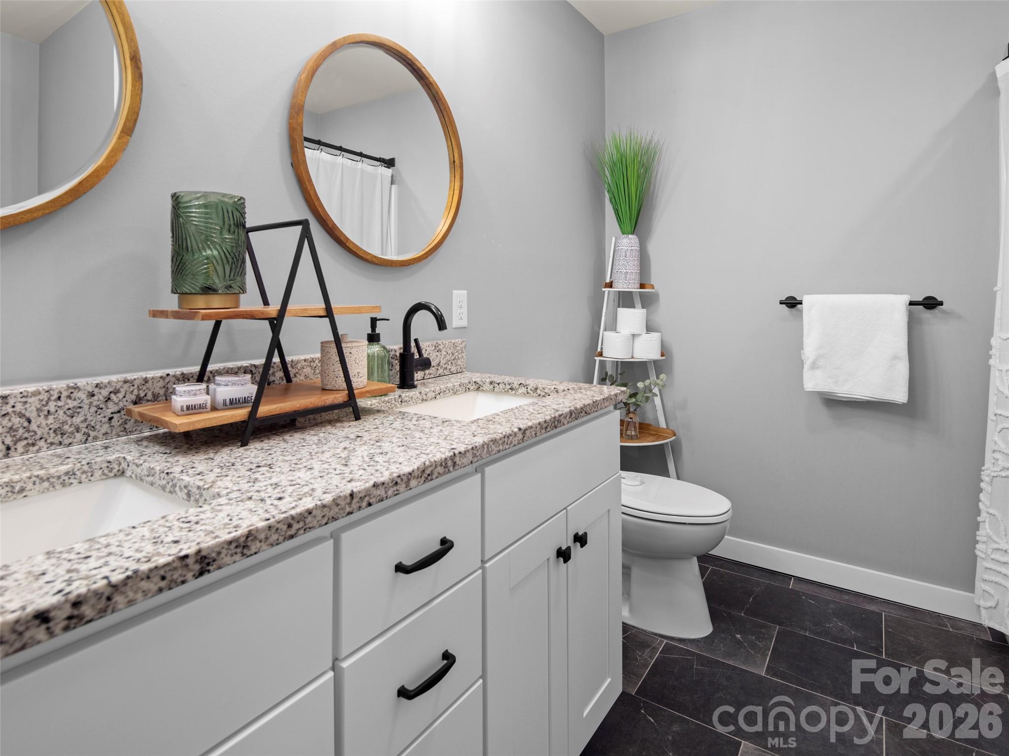 127 Walt Drive — Hendersonville