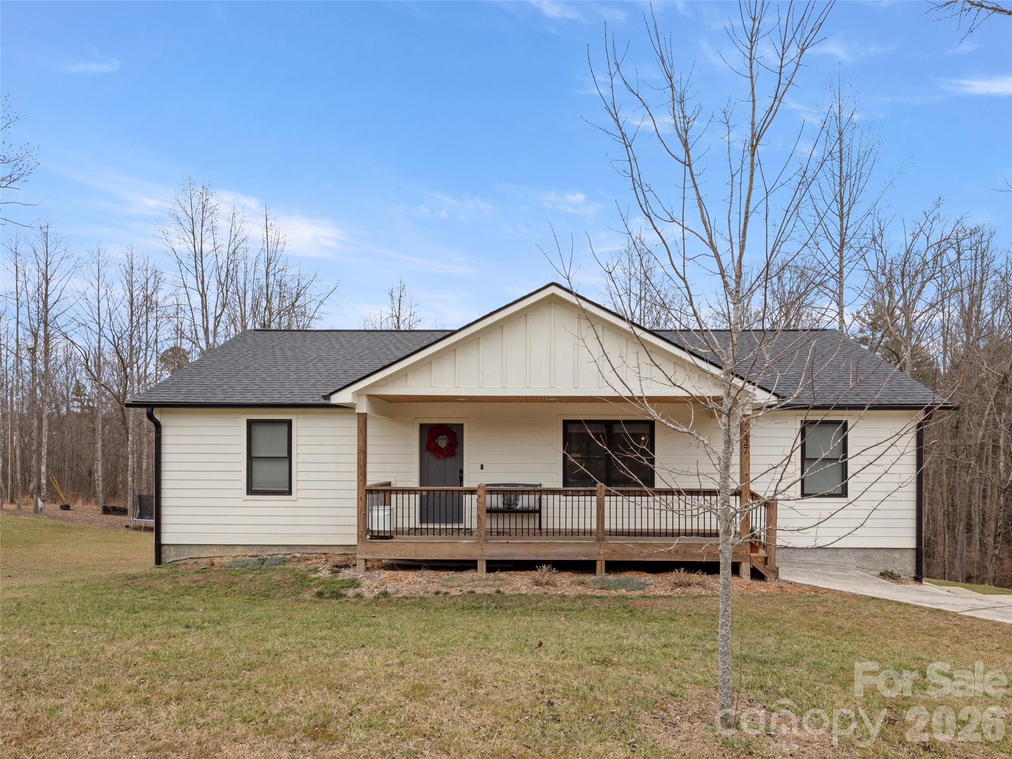 127 Walt Drive — Hendersonville