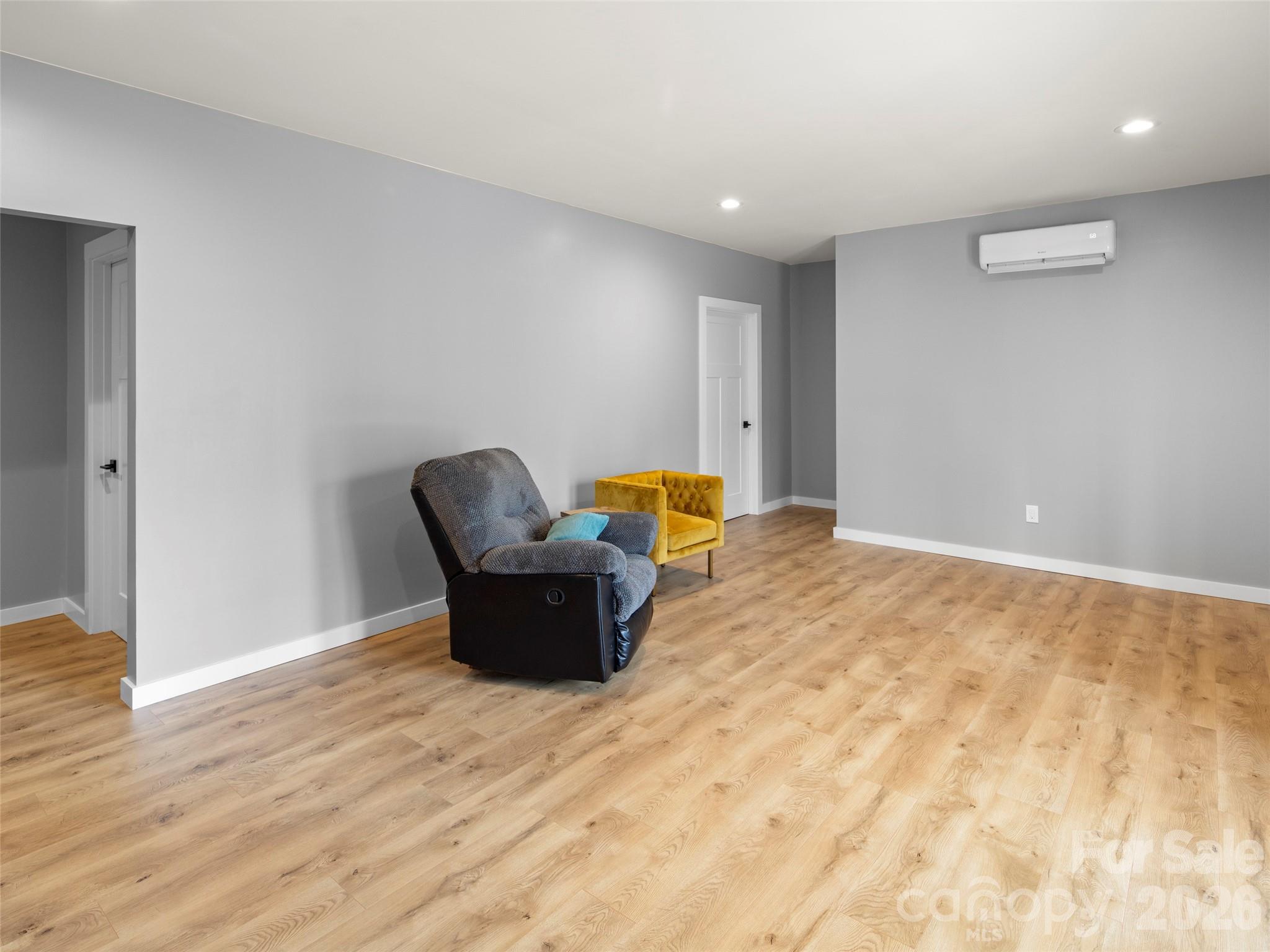127 Walt Drive — Hendersonville