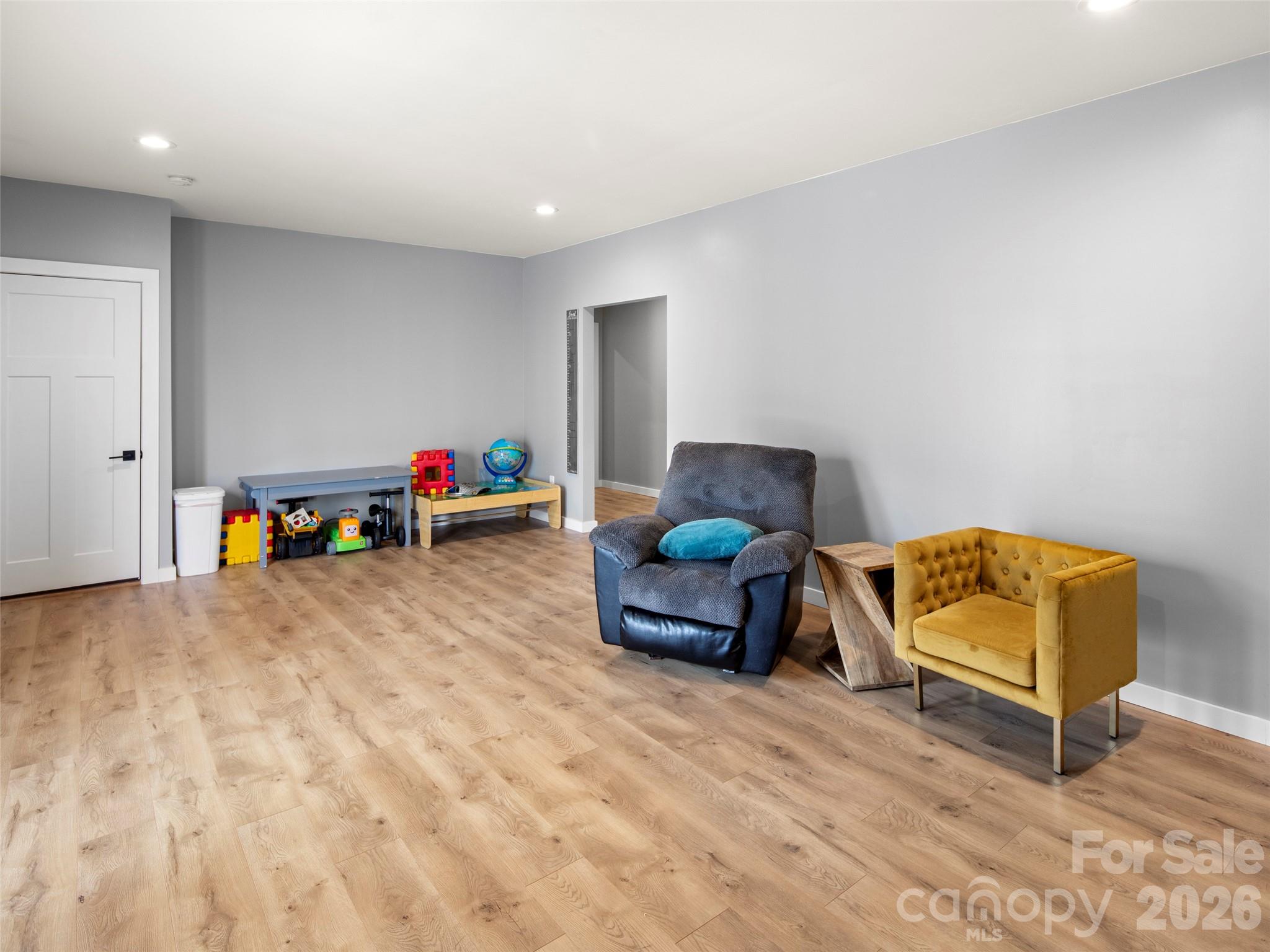 127 Walt Drive — Hendersonville