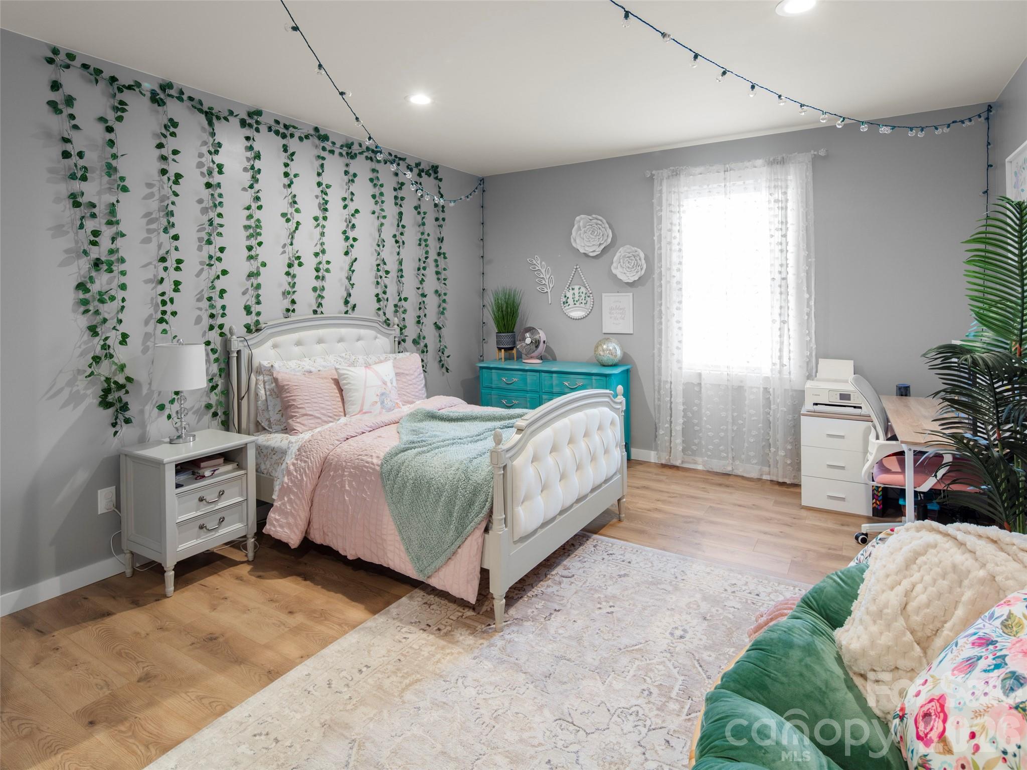 127 Walt Drive — Hendersonville