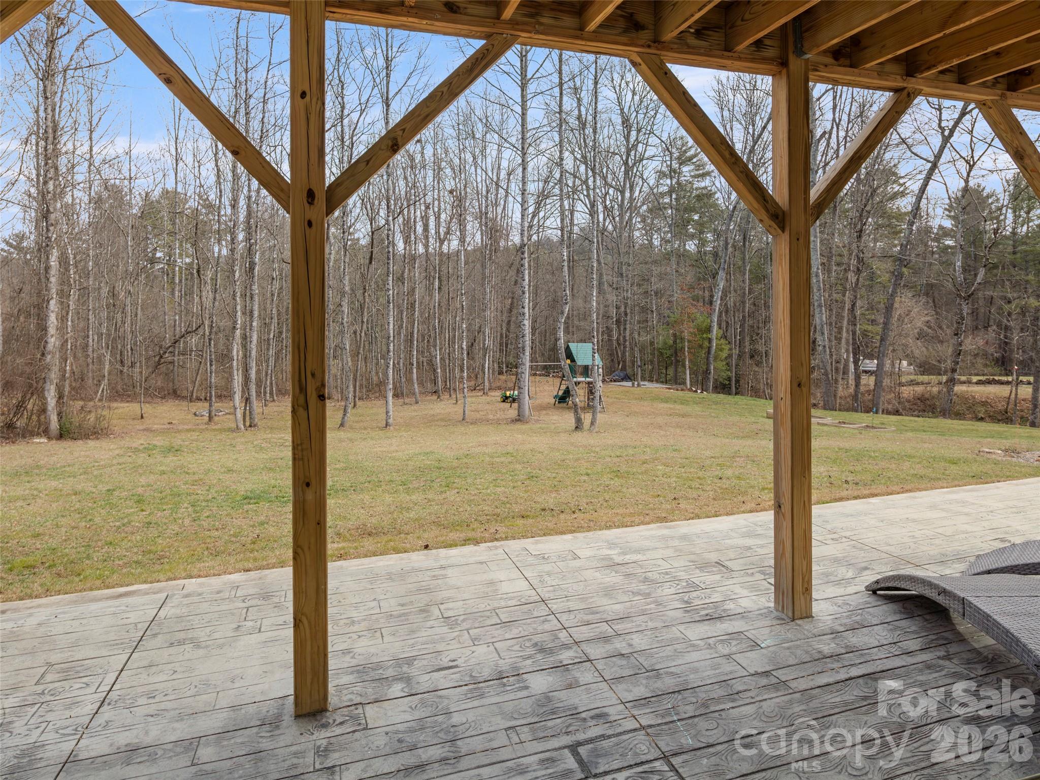 127 Walt Drive — Hendersonville