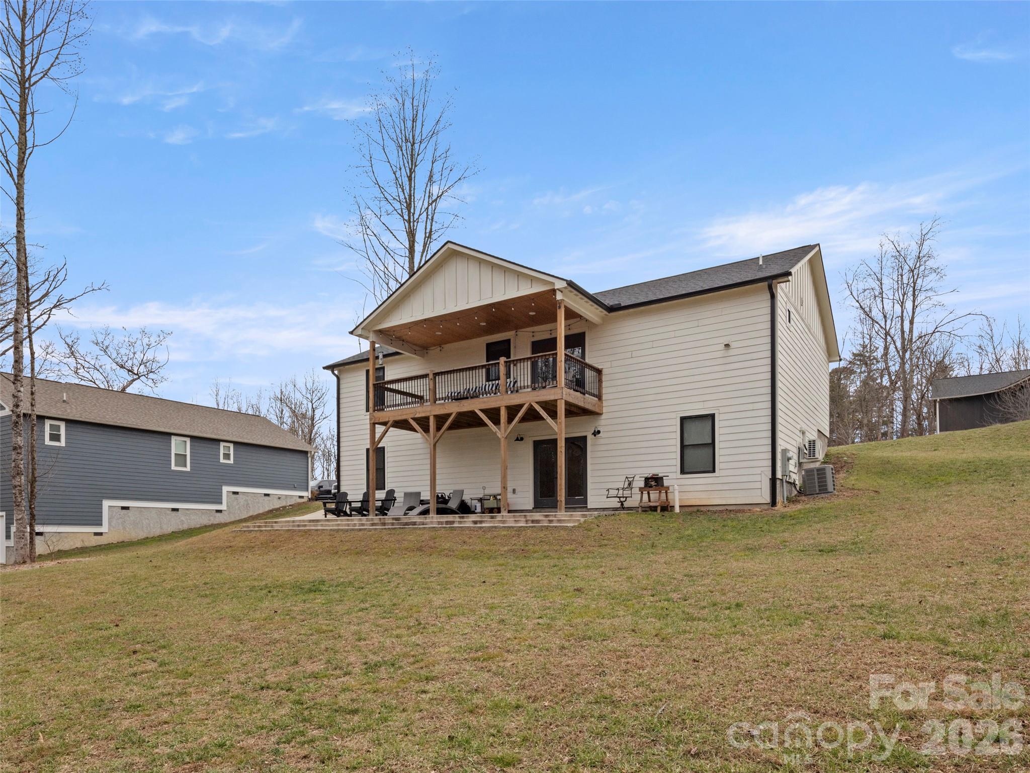 127 Walt Drive — Hendersonville