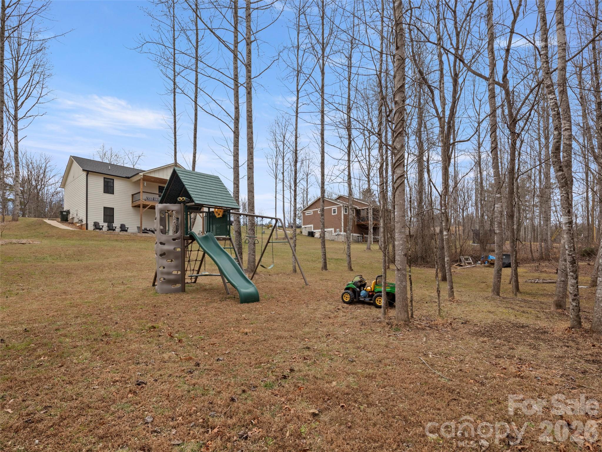 127 Walt Drive — Hendersonville