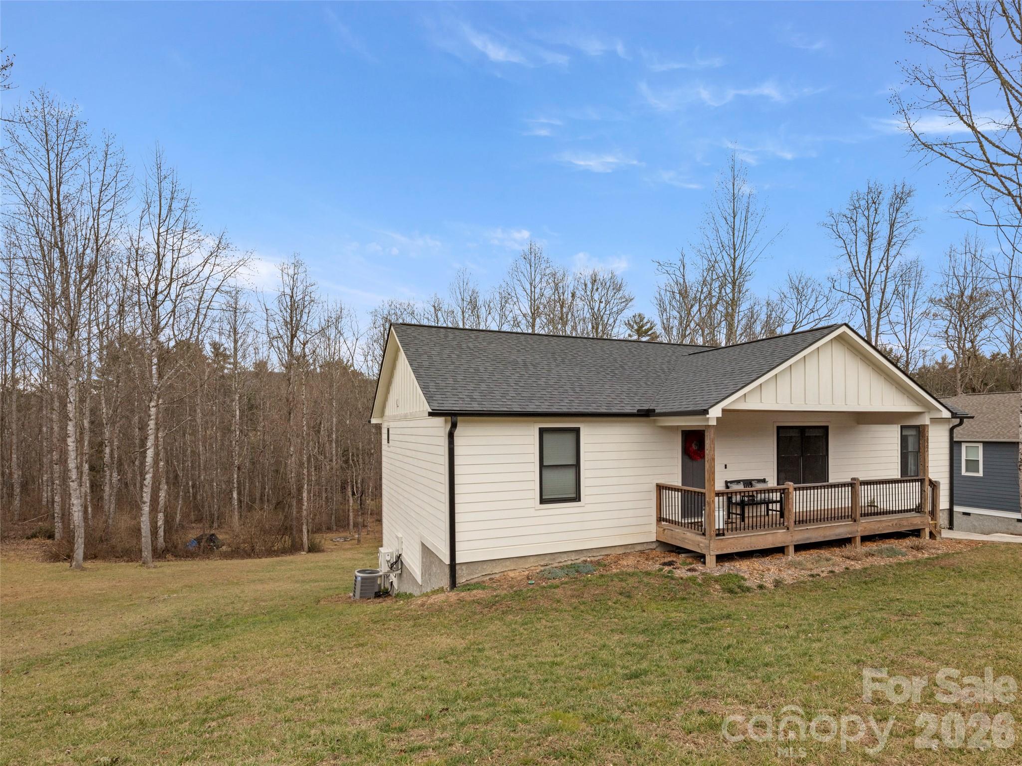 127 Walt Drive — Hendersonville