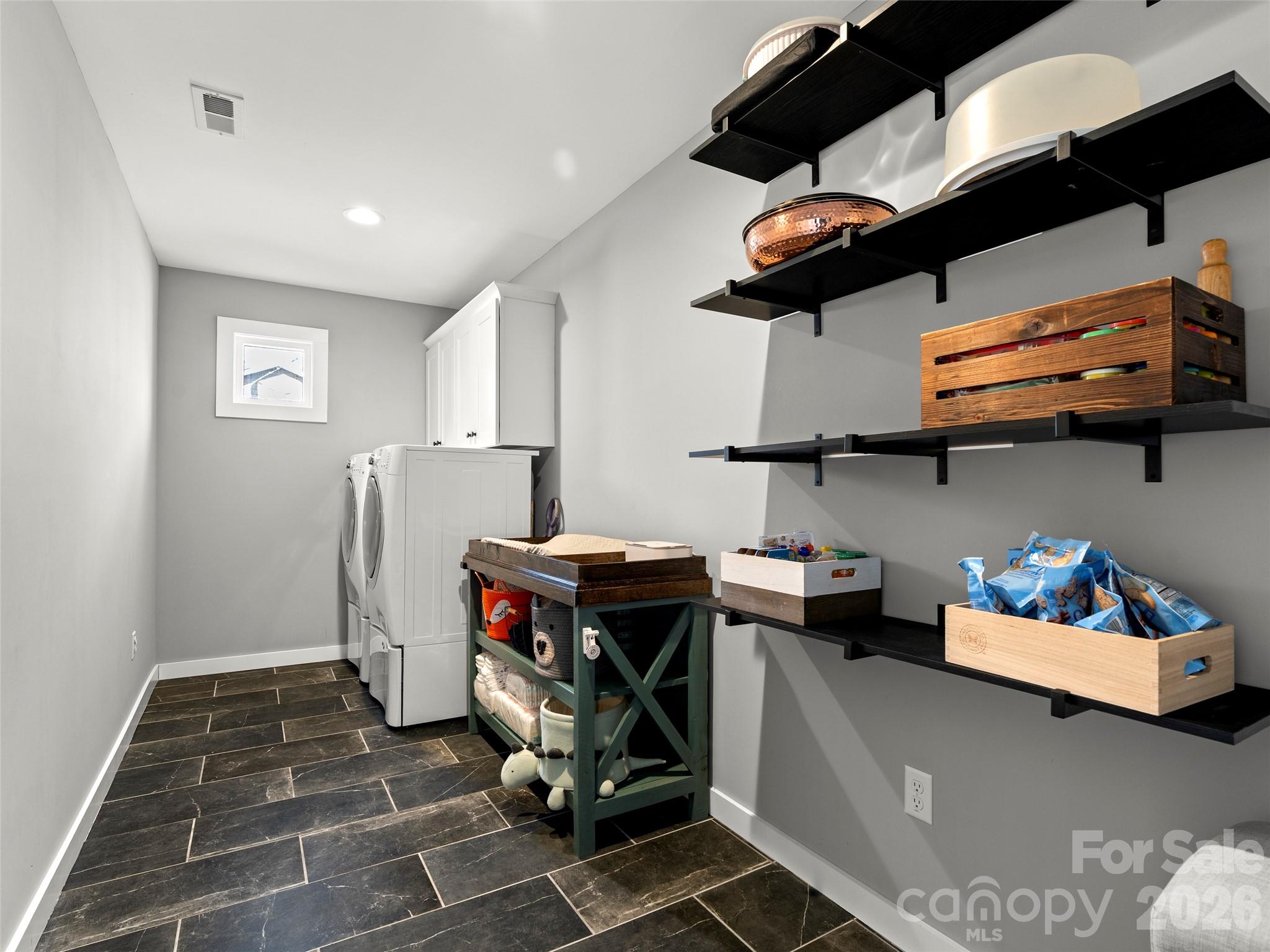 127 Walt Drive — Hendersonville