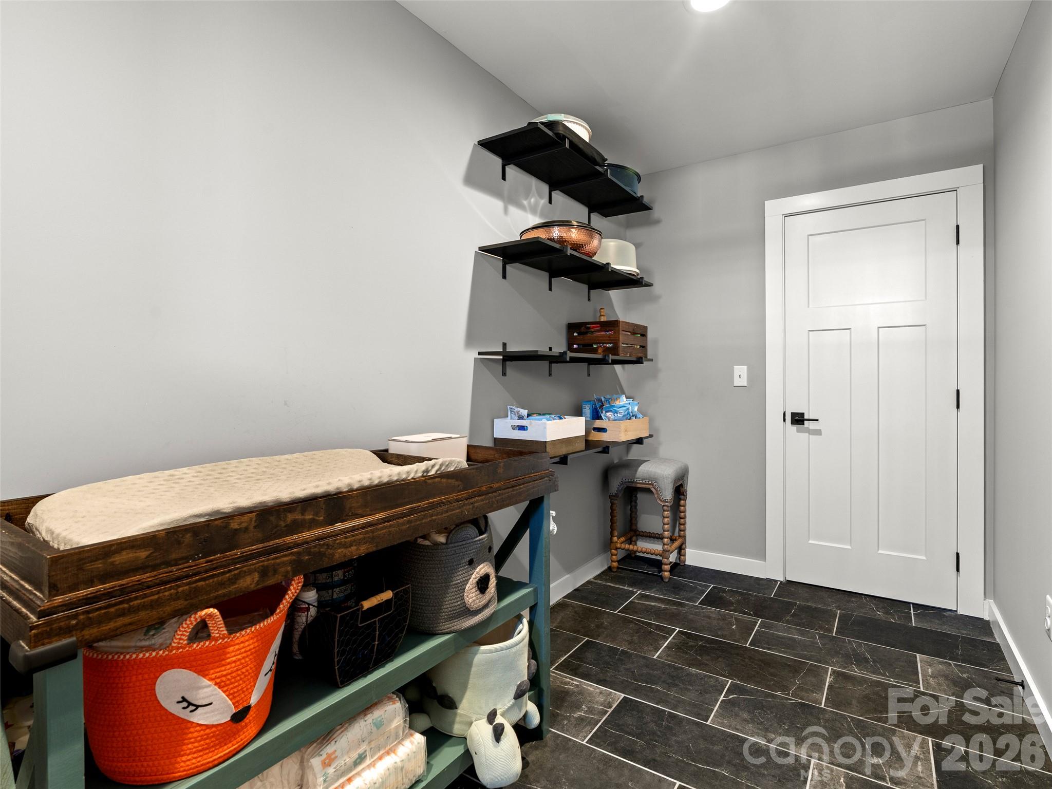 127 Walt Drive — Hendersonville