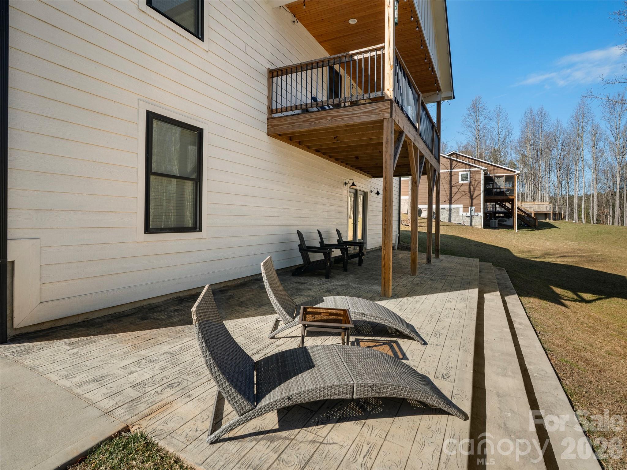 127 Walt Drive — Hendersonville