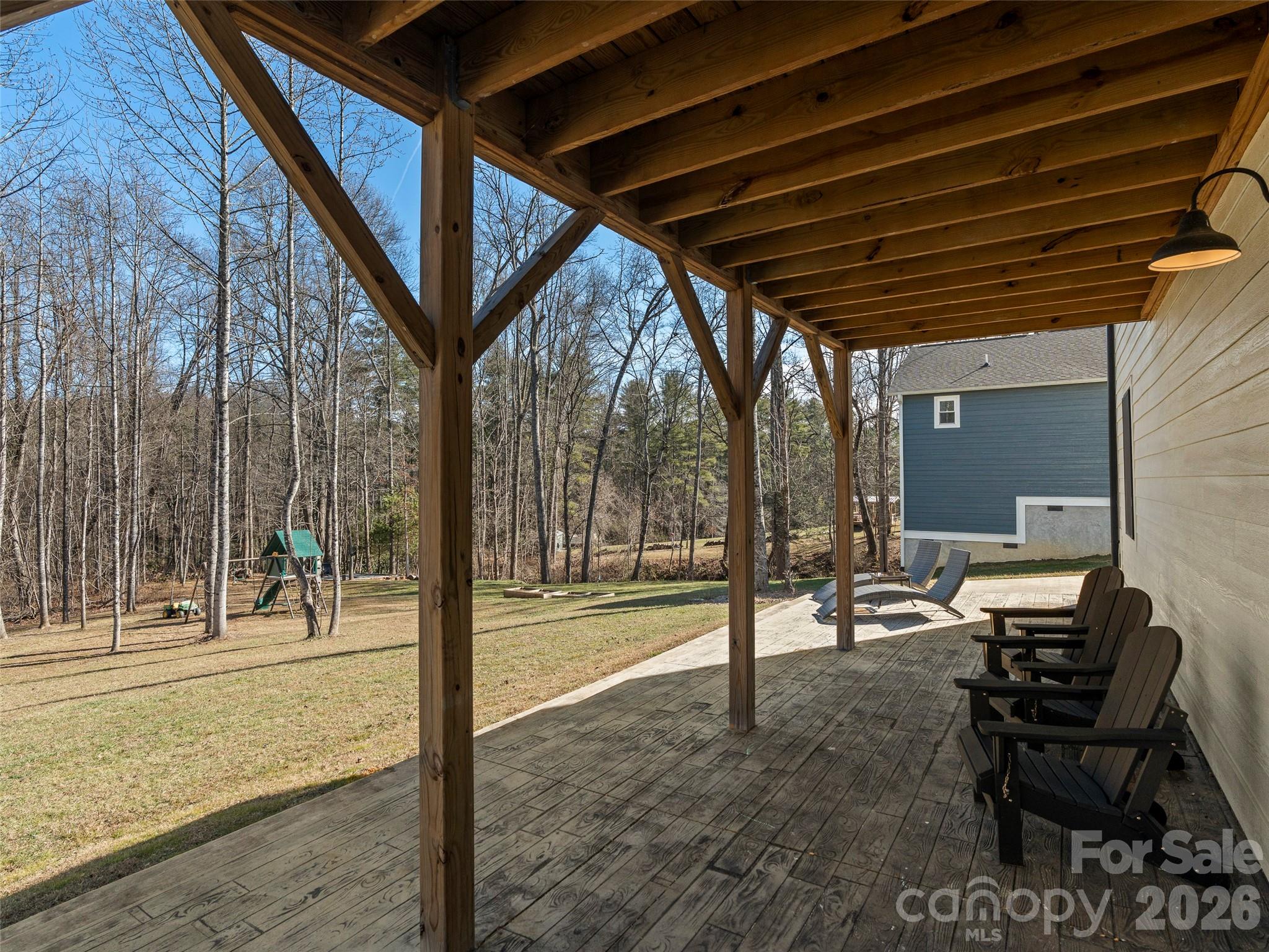 127 Walt Drive — Hendersonville