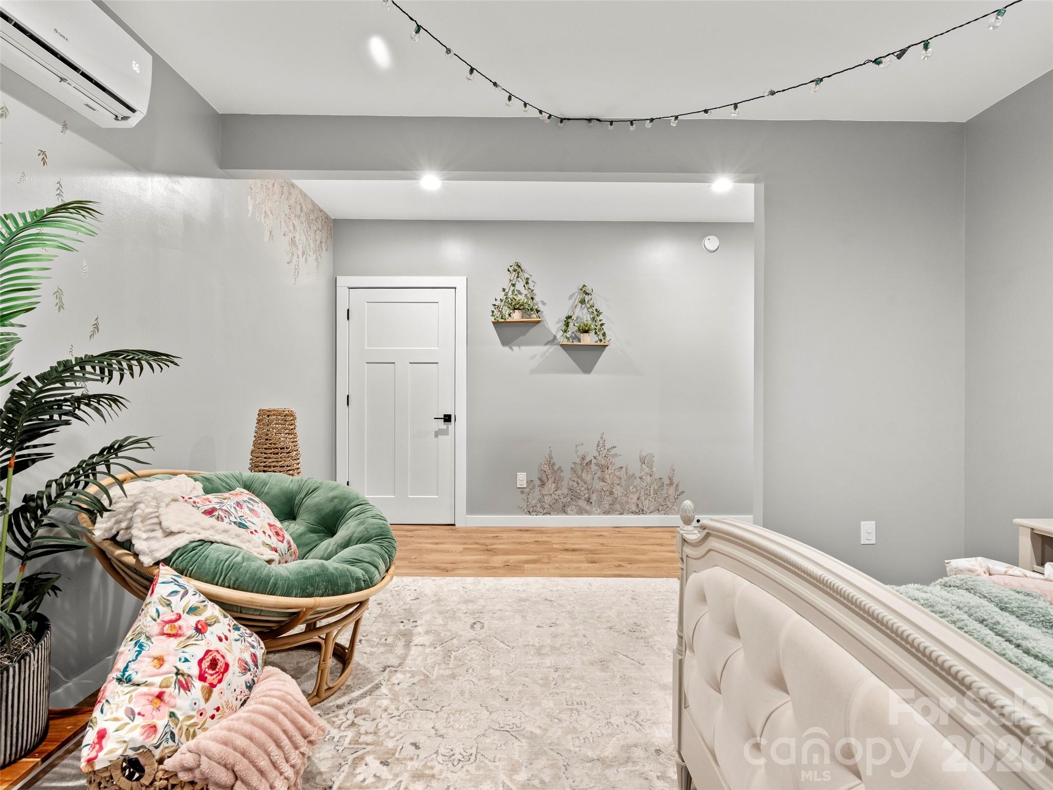 127 Walt Drive — Hendersonville
