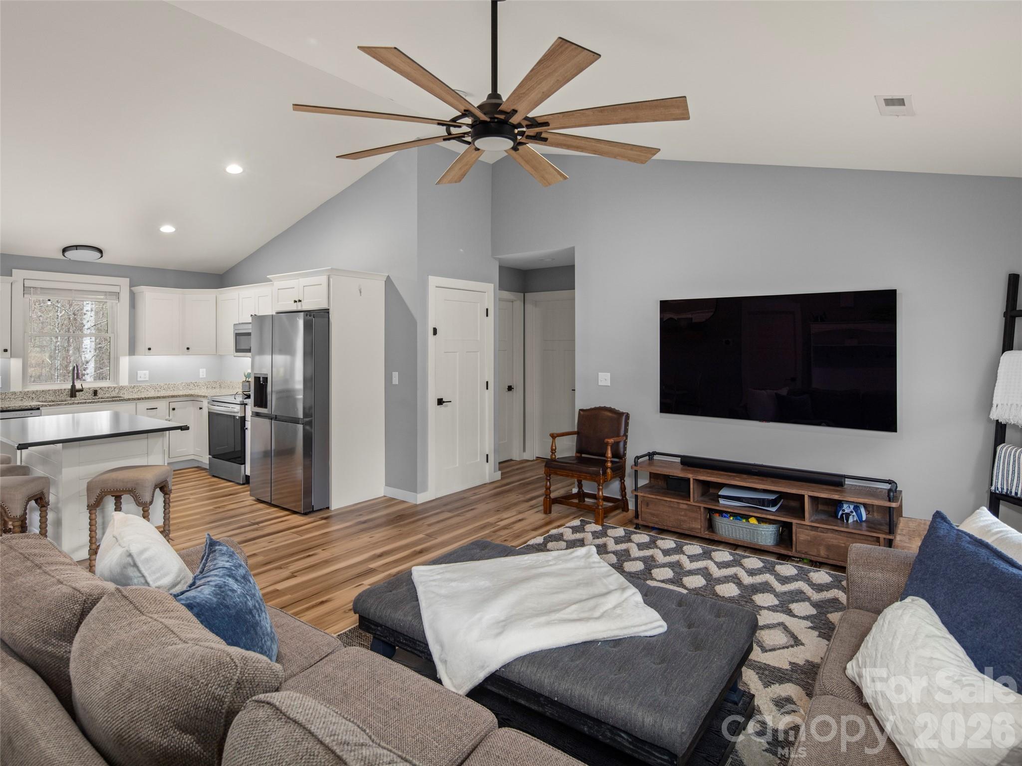 127 Walt Drive — Hendersonville