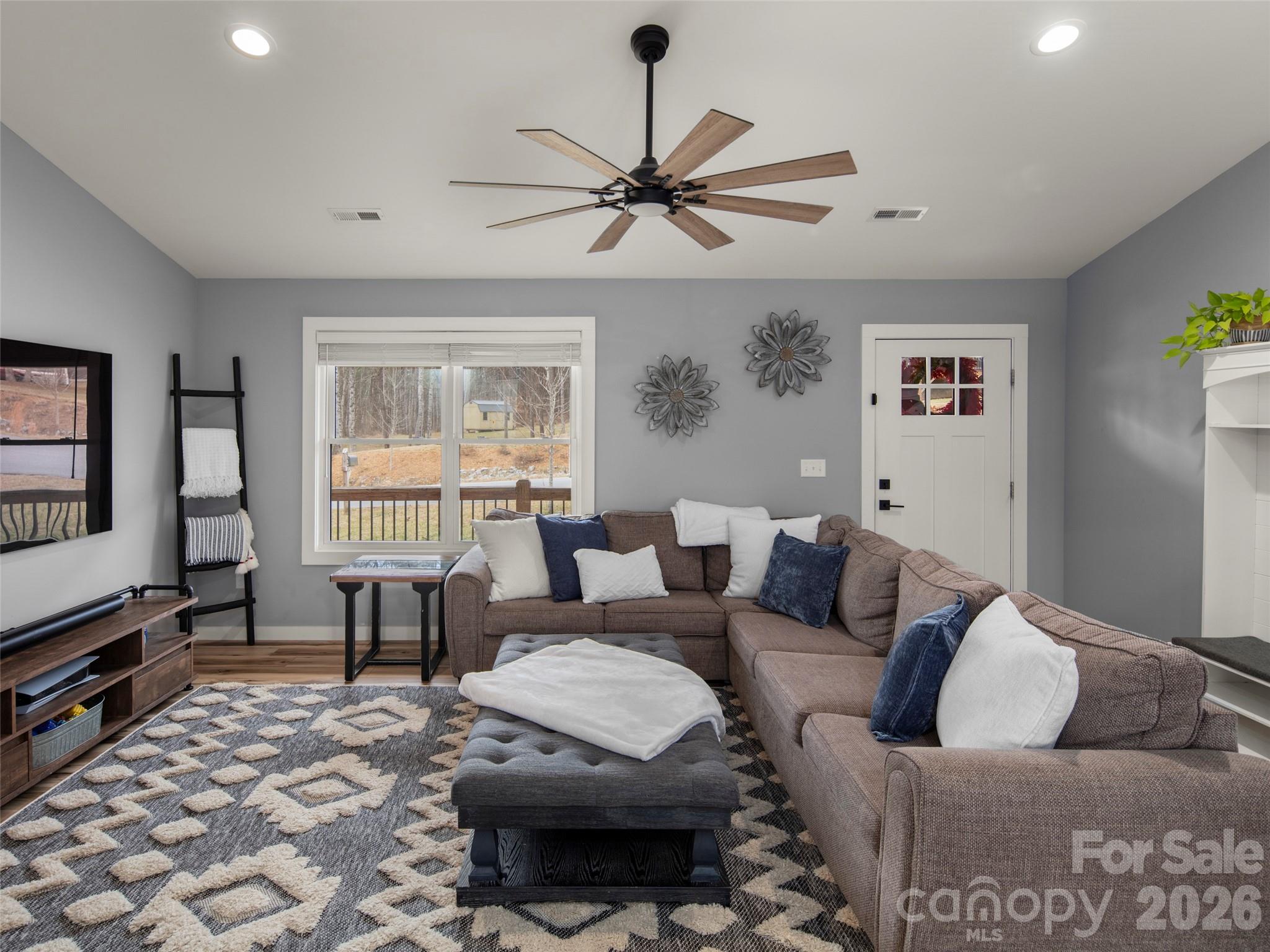 127 Walt Drive — Hendersonville
