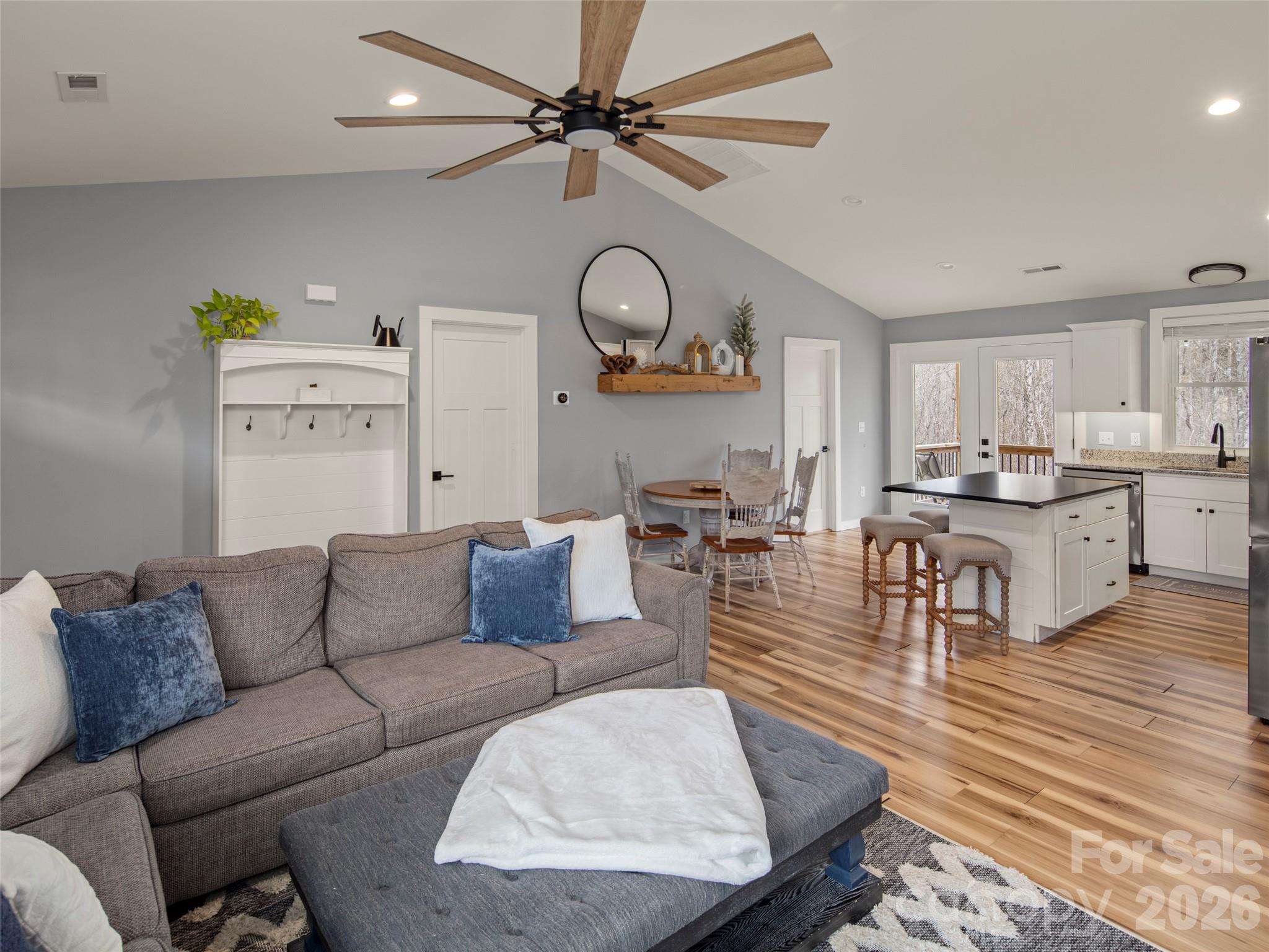 127 Walt Drive — Hendersonville