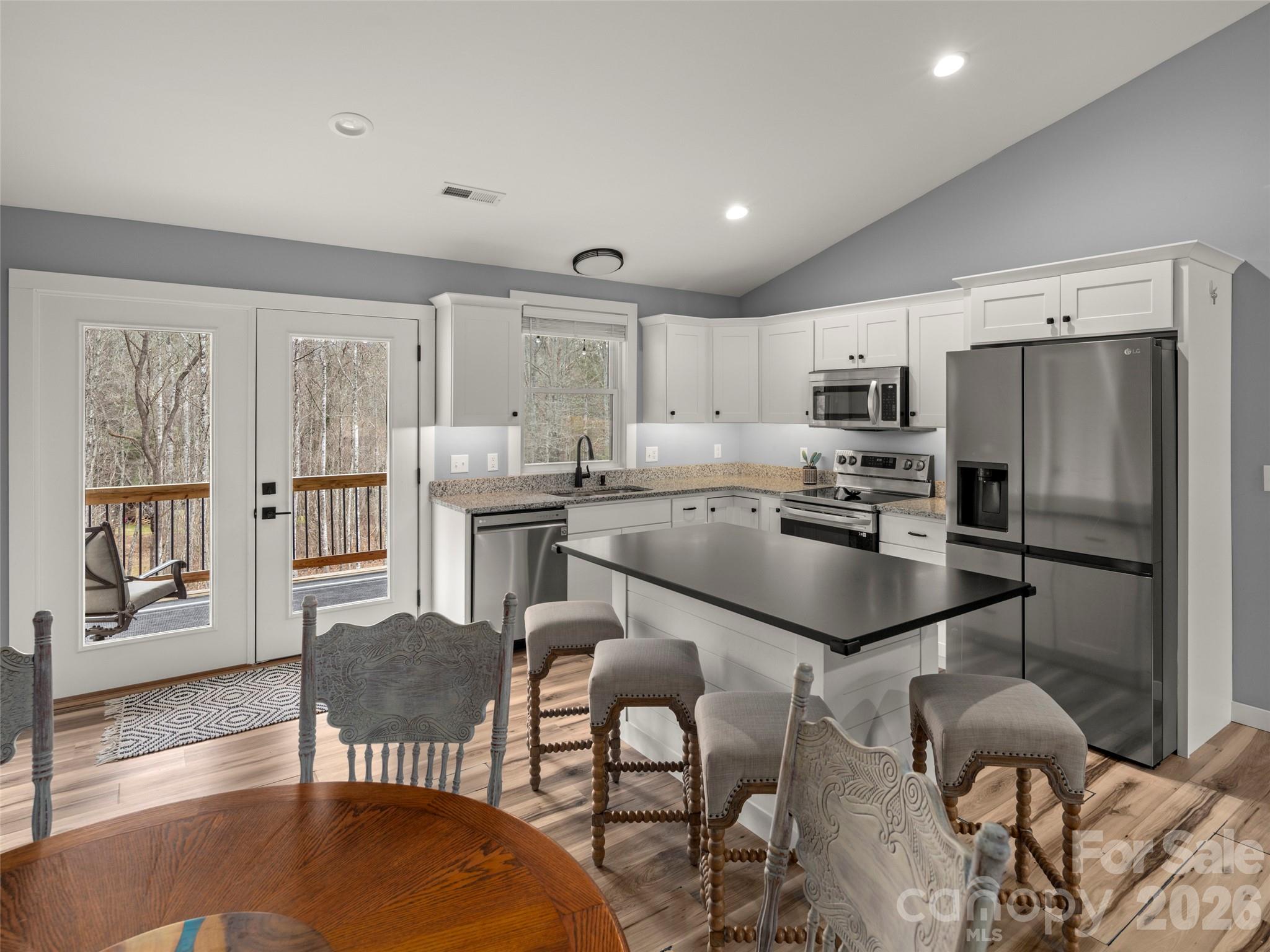 127 Walt Drive — Hendersonville