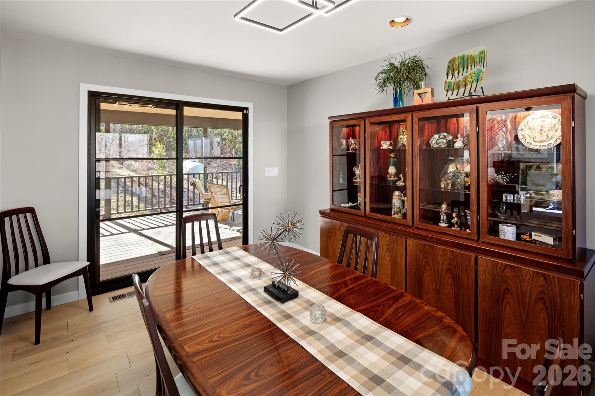 1202 Davis Mountain Road — Hendersonville