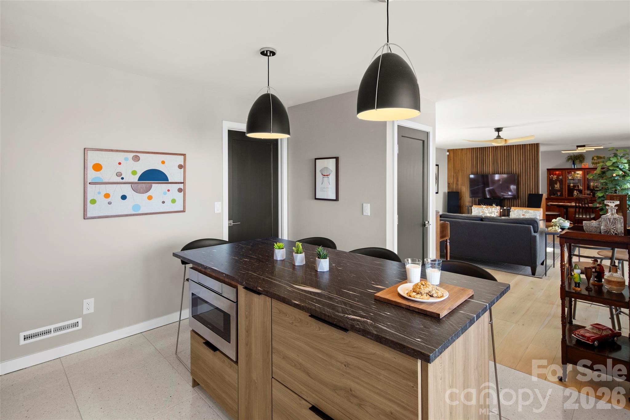 1202 Davis Mountain Road — Hendersonville