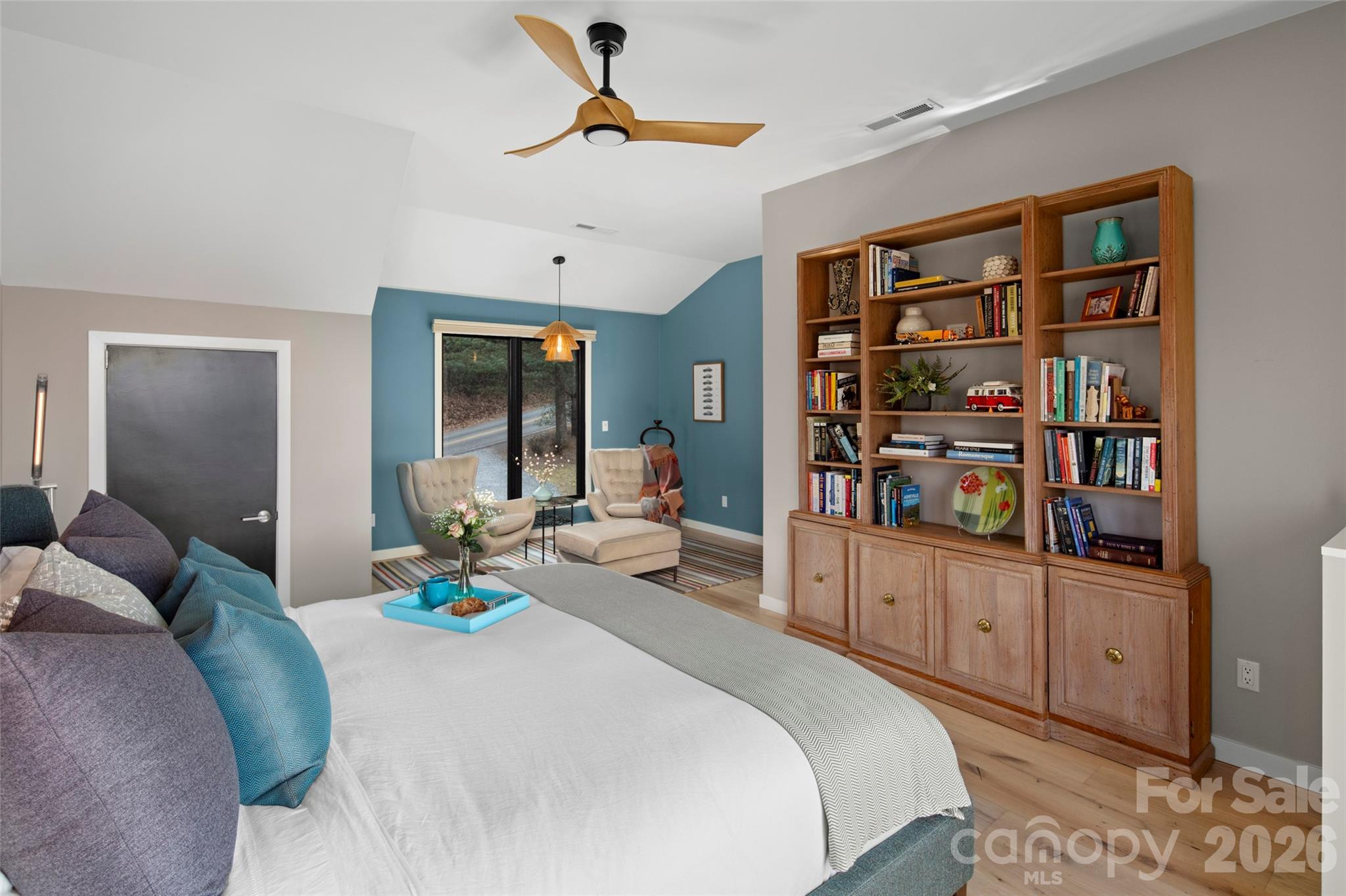 1202 Davis Mountain Road — Hendersonville
