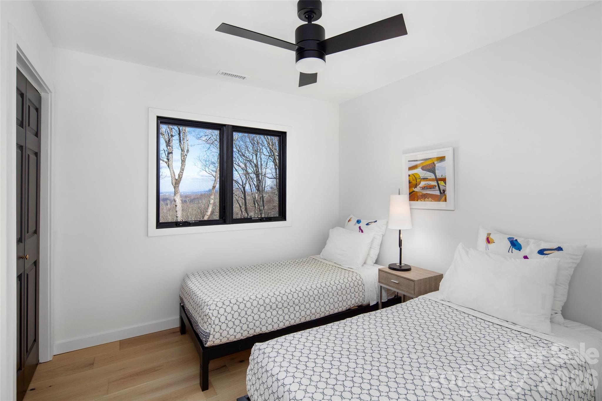 1202 Davis Mountain Road — Hendersonville