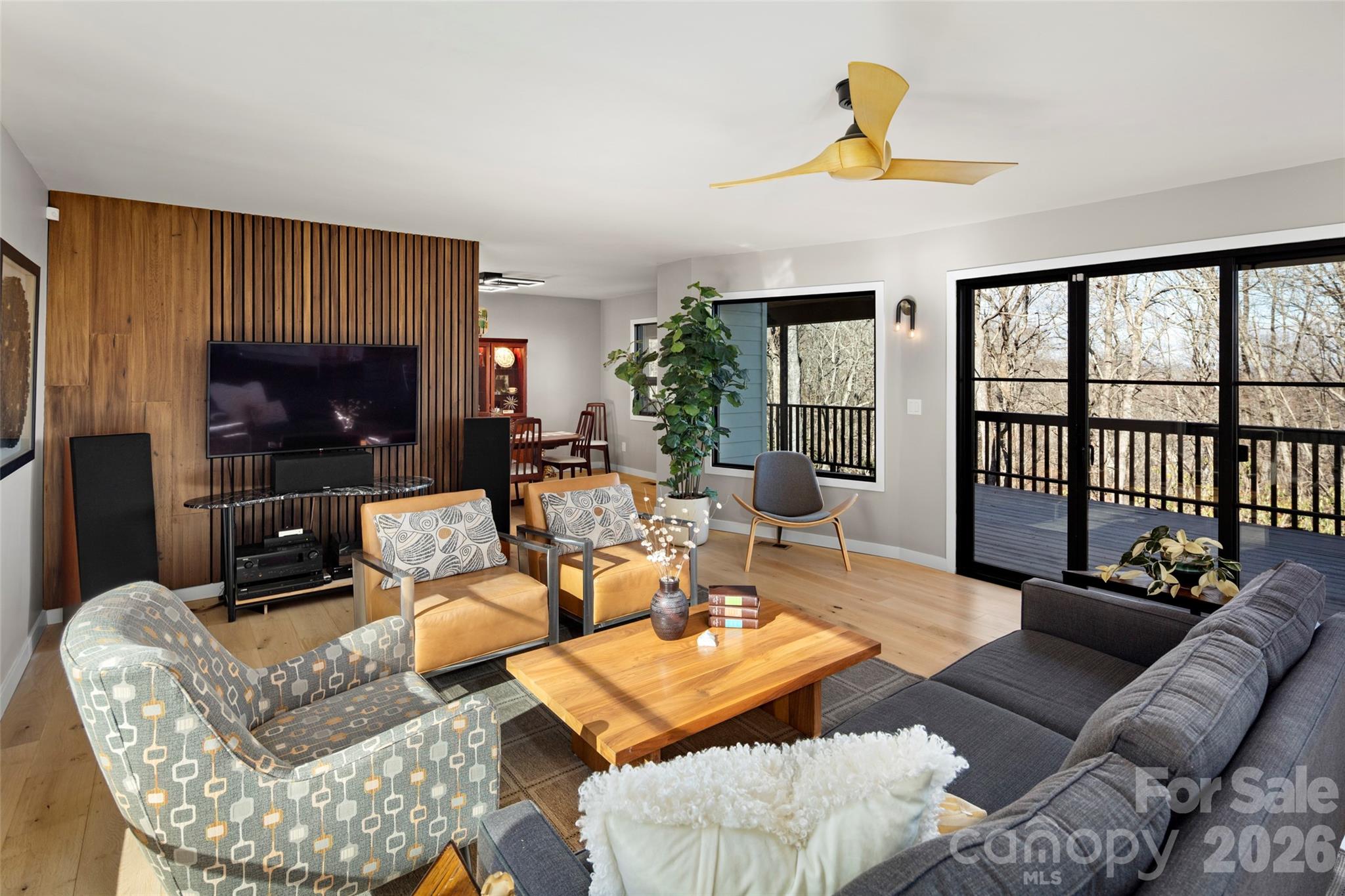 1202 Davis Mountain Road — Hendersonville