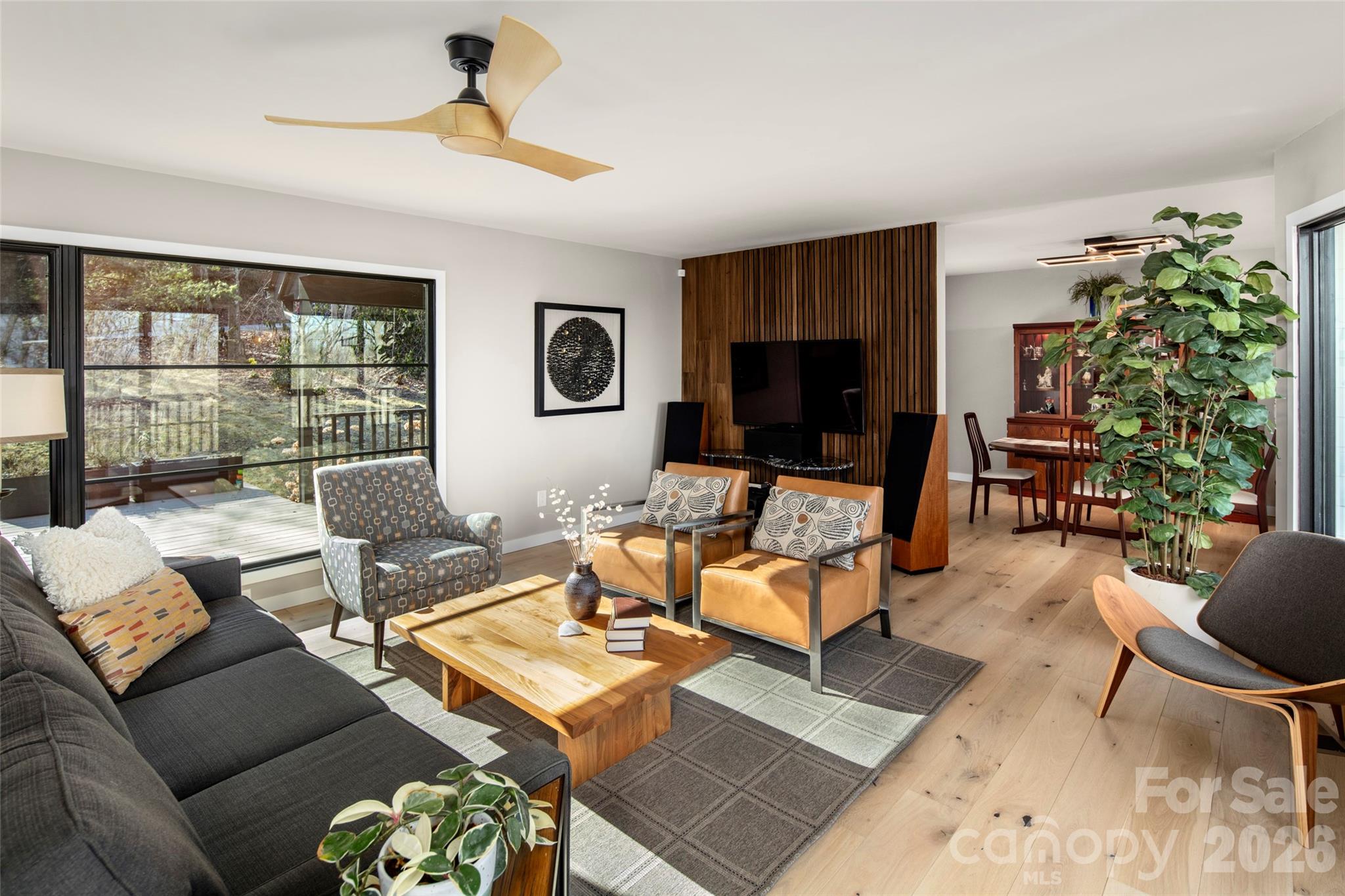 1202 Davis Mountain Road — Hendersonville