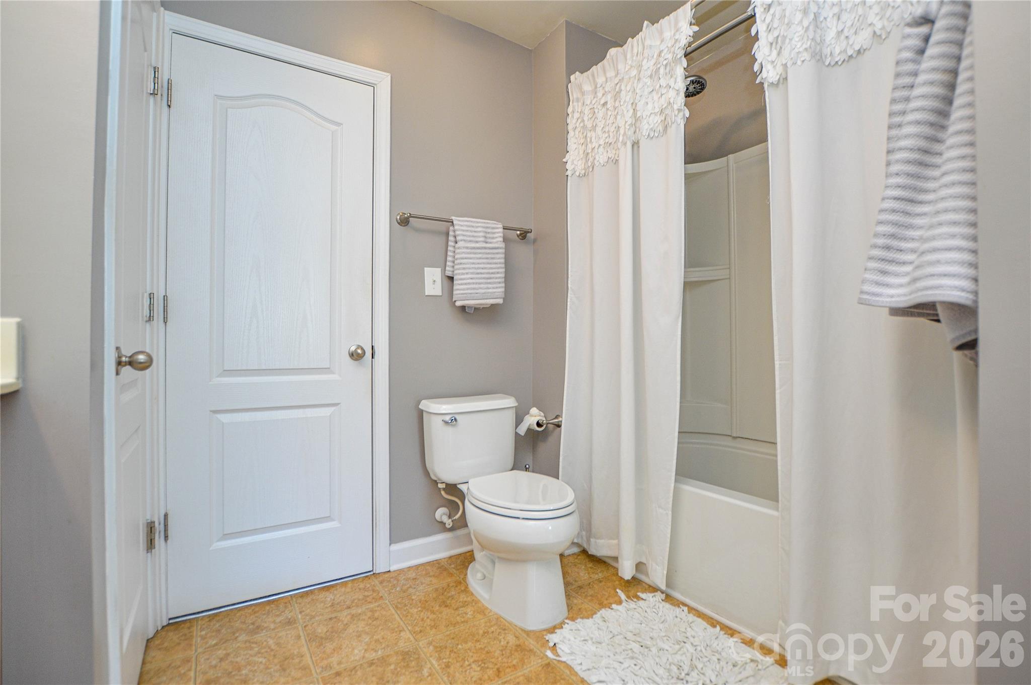 2126 Shady Pond Drive — Clover