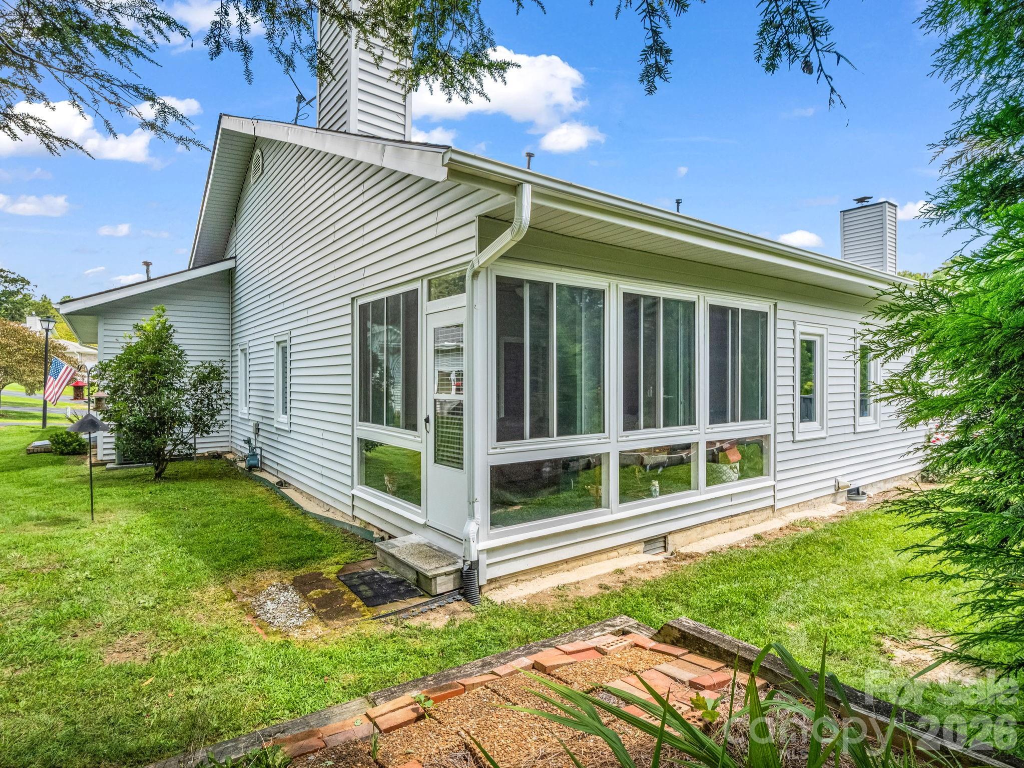 20 Country Meadows Lane — Hendersonville