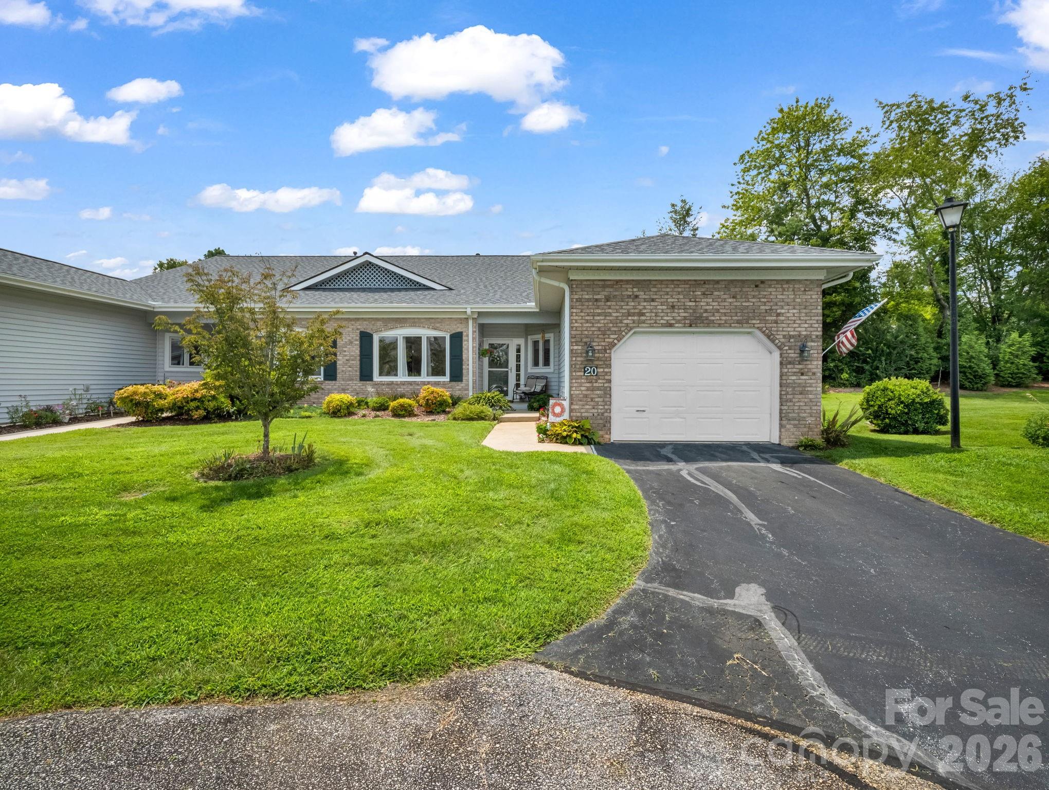 20 Country Meadows Lane — Hendersonville