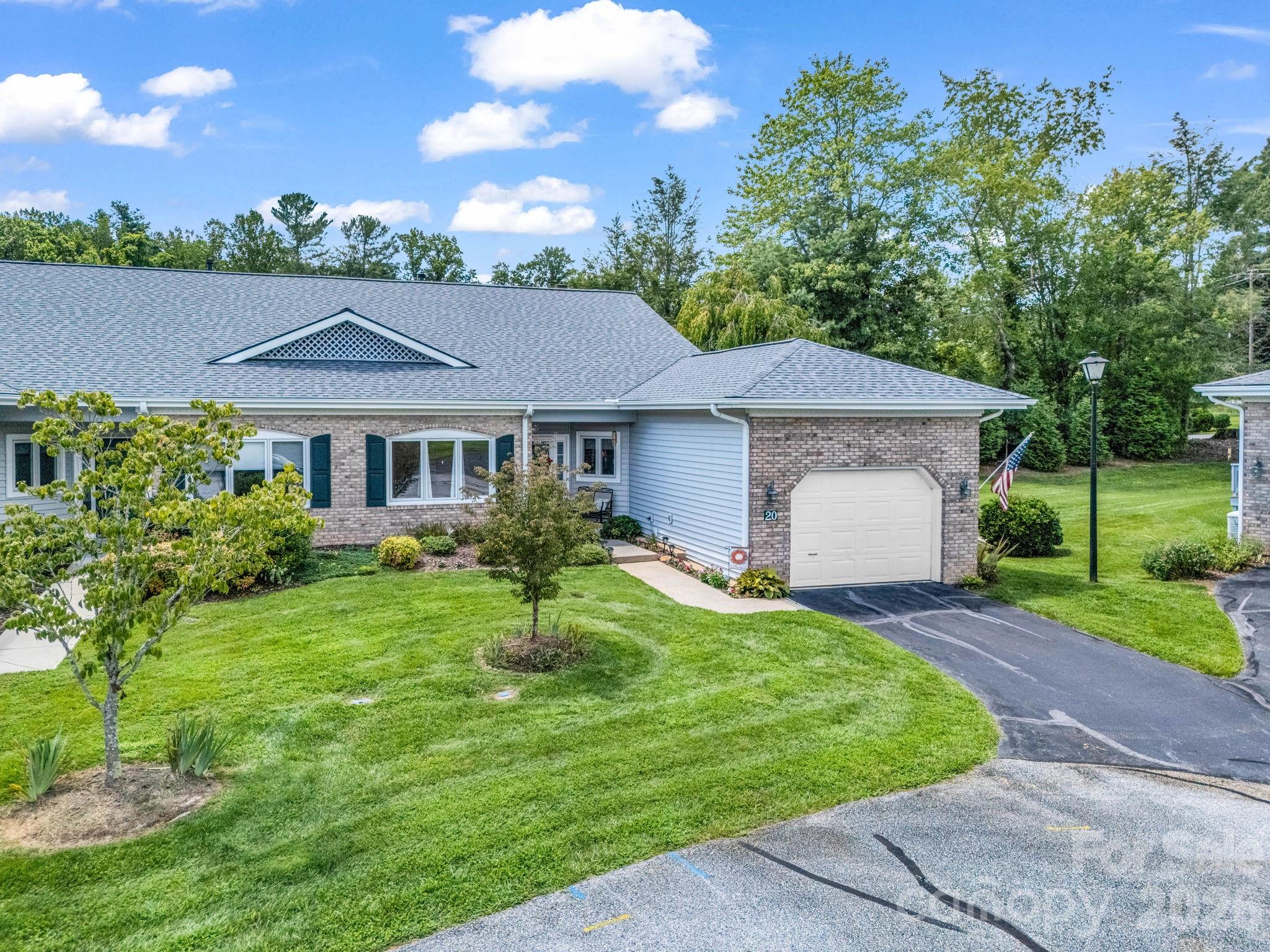 20 Country Meadows Lane — Hendersonville