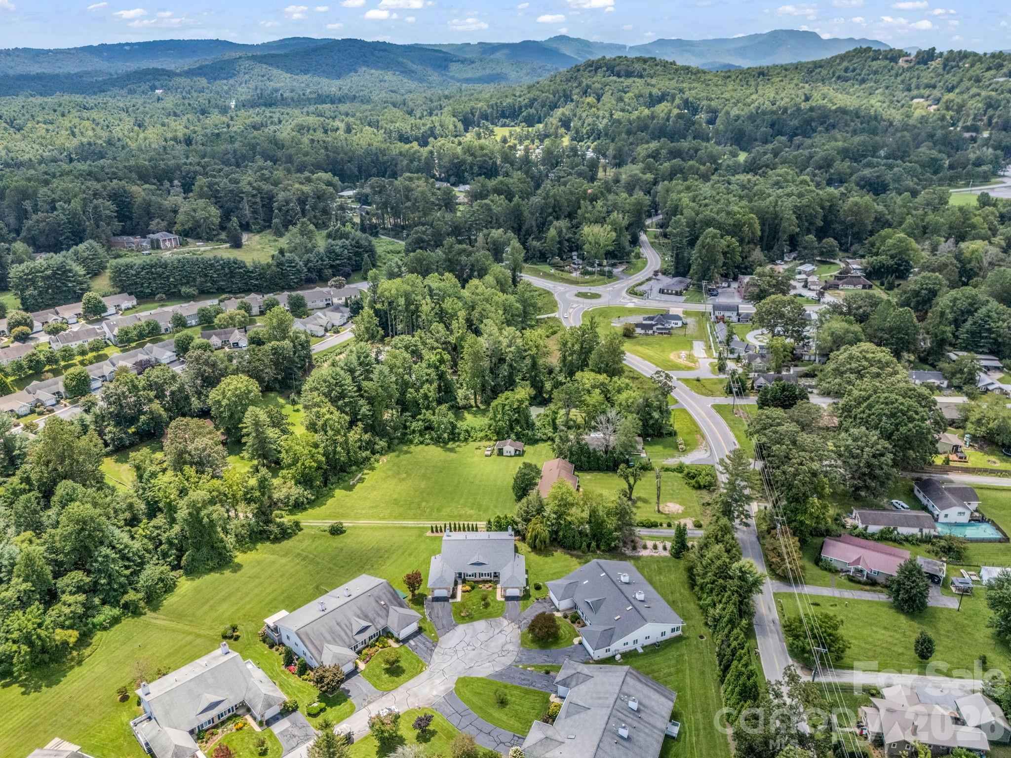 20 Country Meadows Lane — Hendersonville