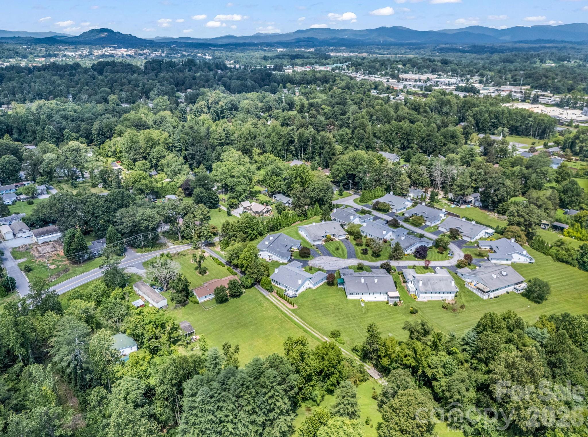 20 Country Meadows Lane — Hendersonville